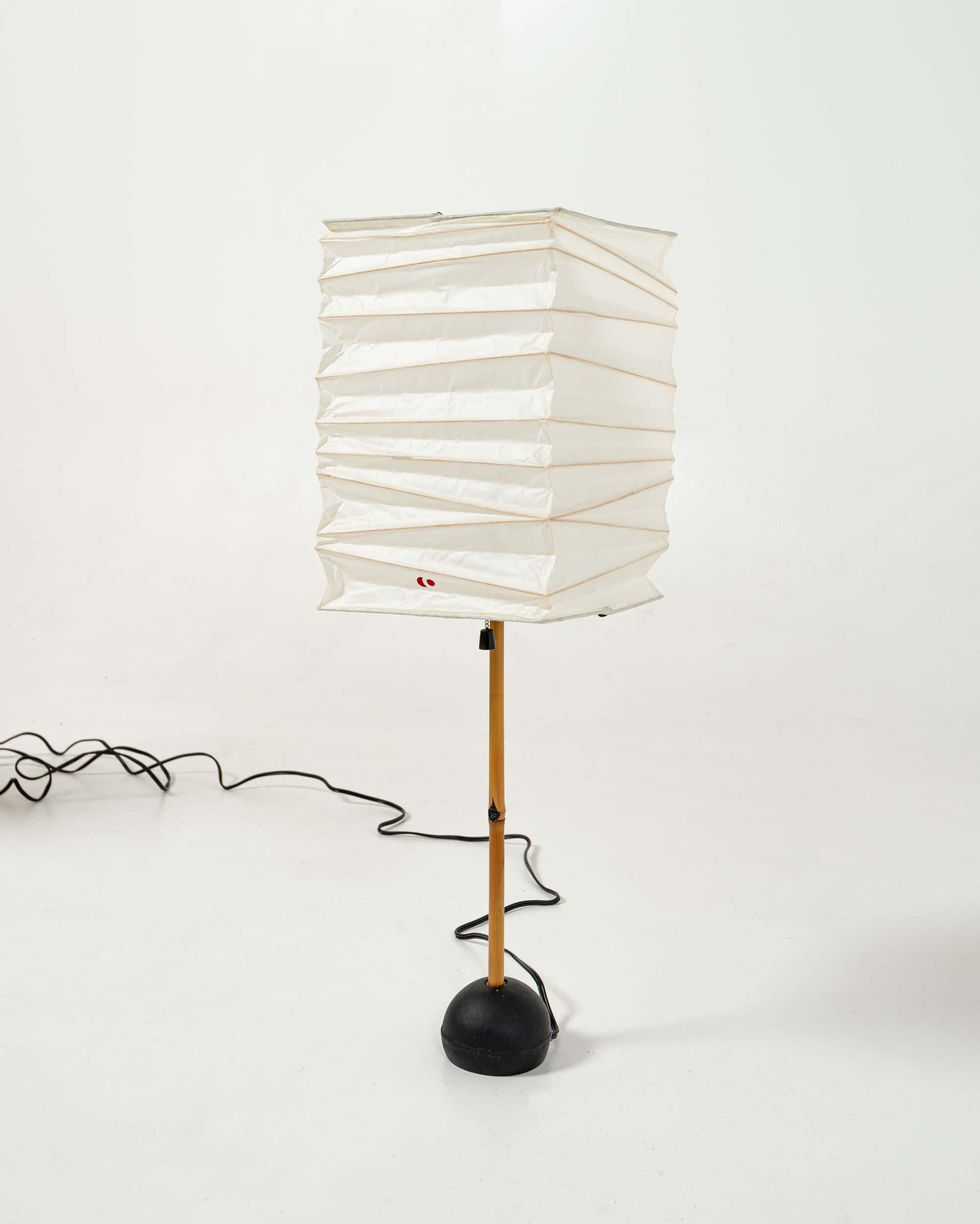 Mid-Century moderno Singola lampada da tavolo Isamu Noguchi Akari del 1951 BB1-30XN, Nuovo stock in vendita
