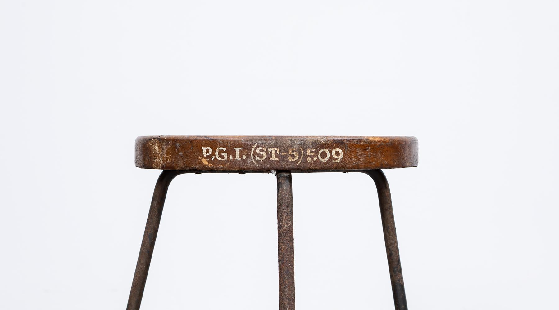 Indian Single 1960s brown wooden and metal Stool by Pierre Jeanneret For Sale