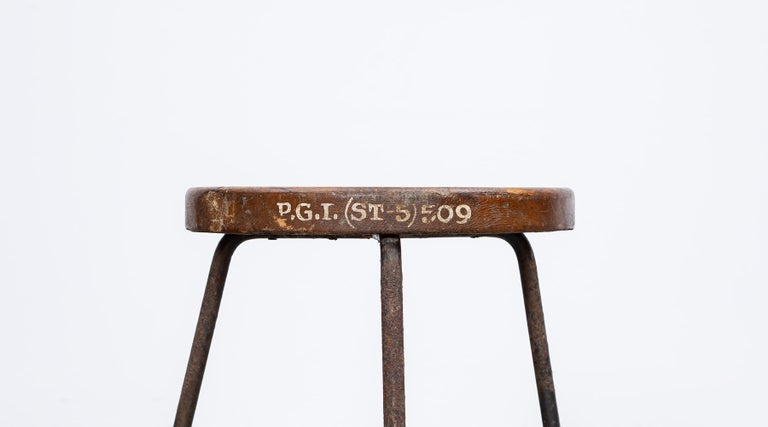 Mid-20th Century Single 1960s brown wooden and metal Stool by Pierre Jeanneret For Sale