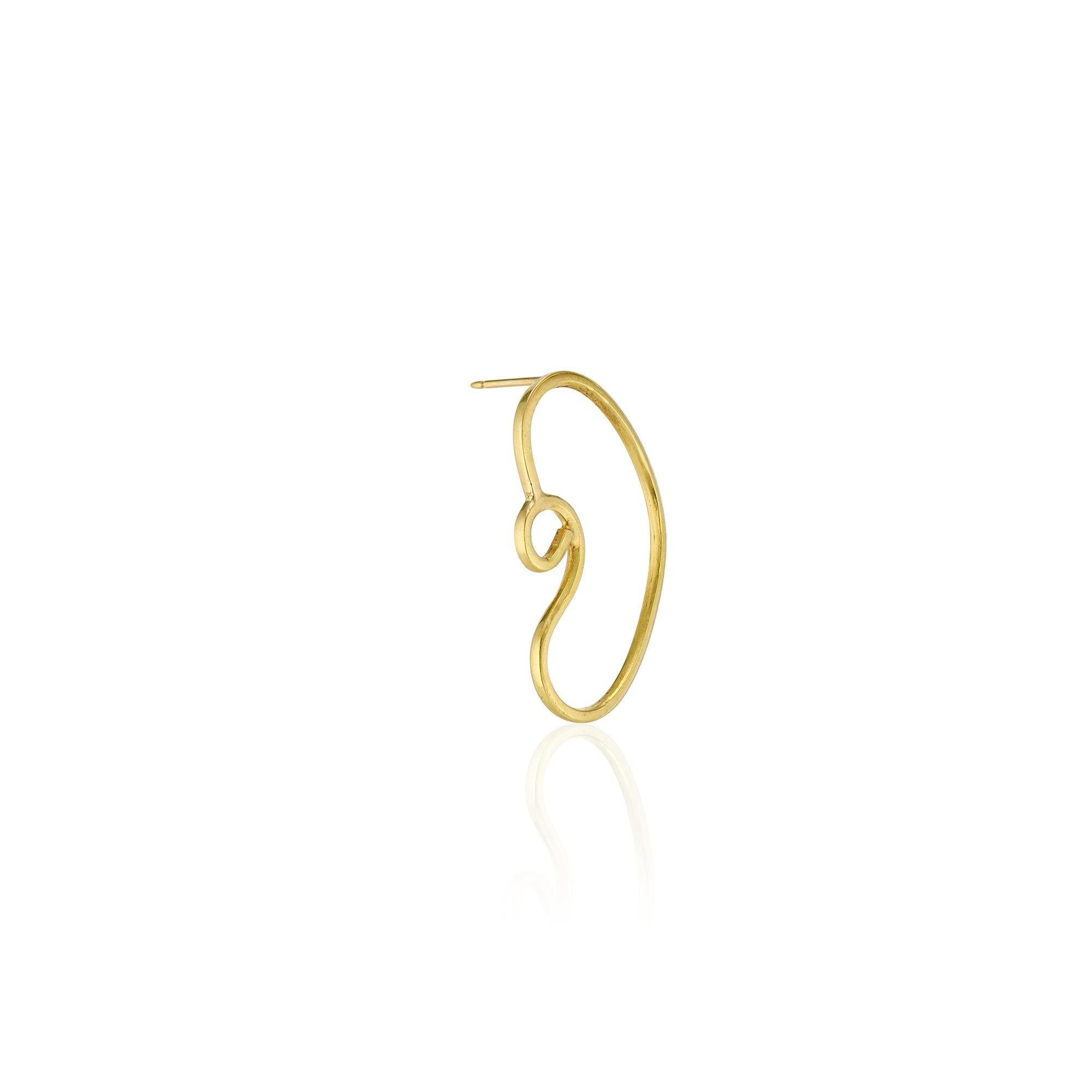 Deborah Meyers Contemporary Single Gold Wire Ear Earring with Gold Post and Back In New Condition For Sale In New York, NY