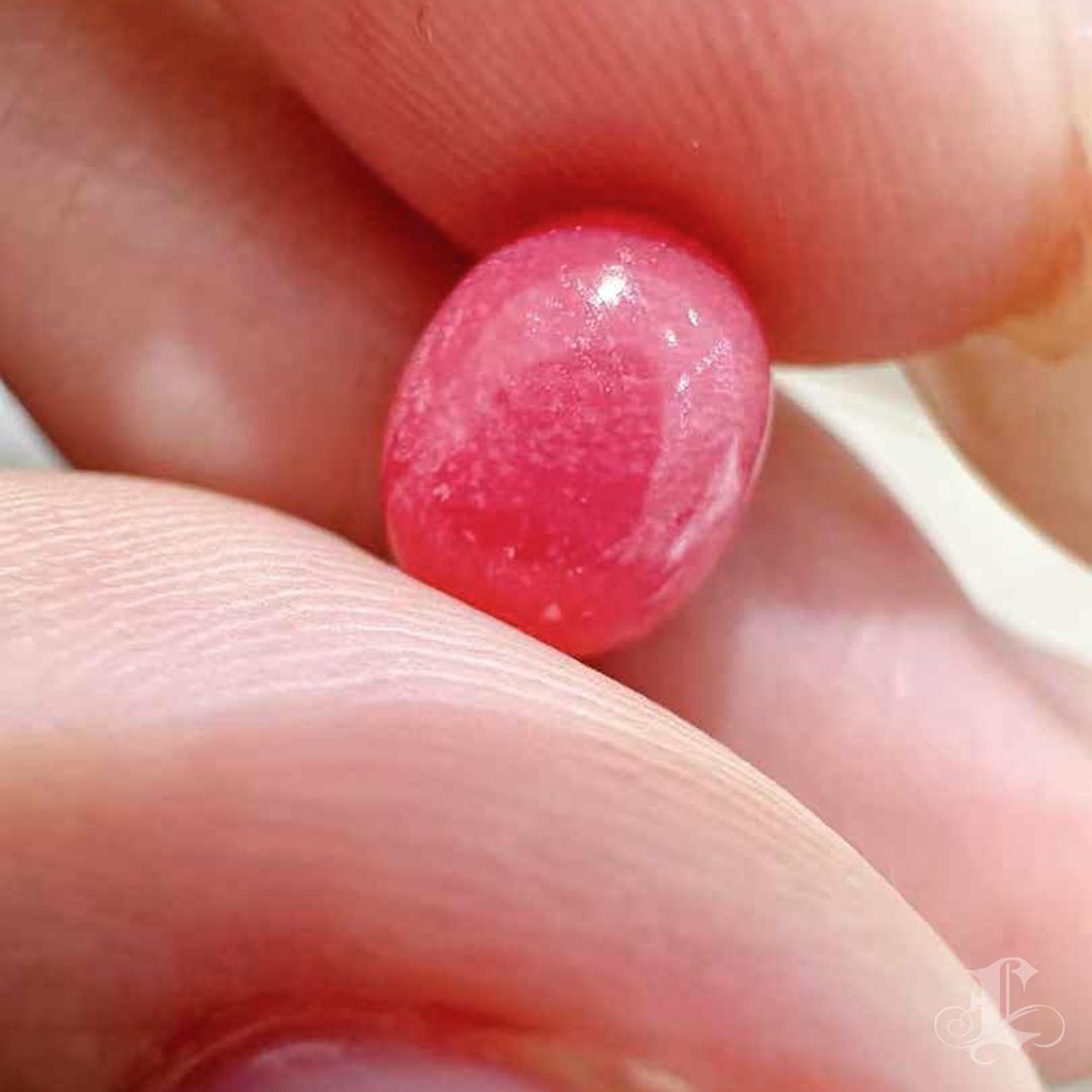 This stunning candy-pink conch pearl exudes a sweet and charming allure. Featuring a pronounced and vibrant flame pattern, it showcases the rich and natural beauty of this rare gem. Its oval shape is elegantly smooth and full, with a pleasing