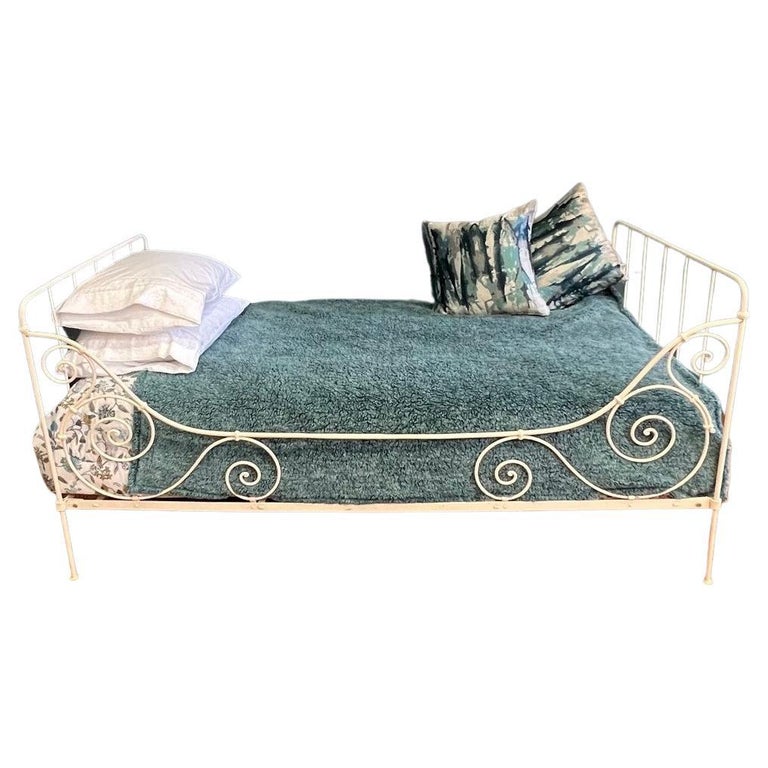 Single 3'6" Antique French Iron Day Bed For Sale at 1stDibs