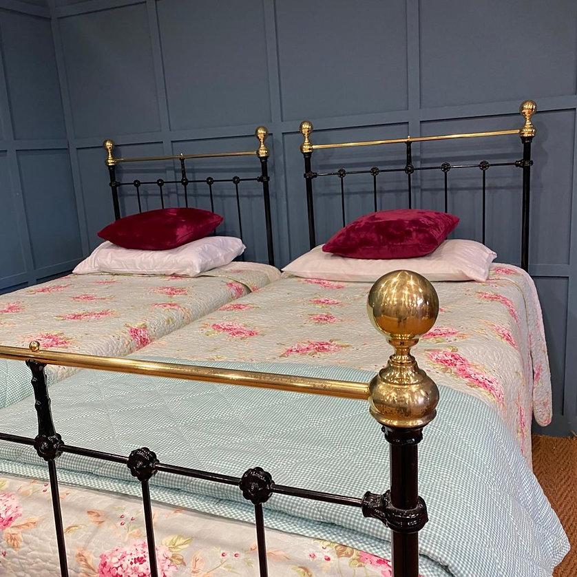 A matching pair of English Victorian brass and iron single beds – finished in a satin black and with polished brass top rail and bed knobs. The beds come complete with firm bed bases. We would be happy to supply mattresses.

 
These beds take a