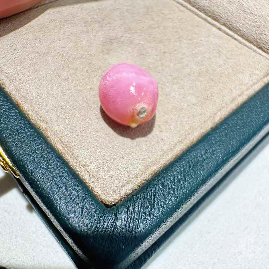 Women's 5.99ct Collector-Grade Flamingo Pink Conch Loose Pearl with Flame Pattern