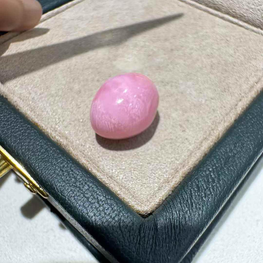 5.99ct Collector-Grade Flamingo Pink Conch Loose Pearl with Flame Pattern 3