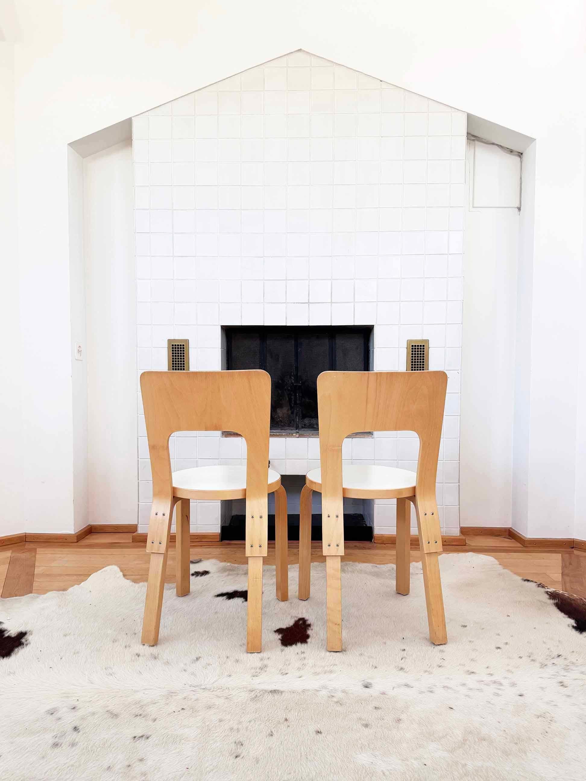 Chaise moderne danoise modèle 66 en bouleau et blanc Alvar Aalto parArtek en vente 5