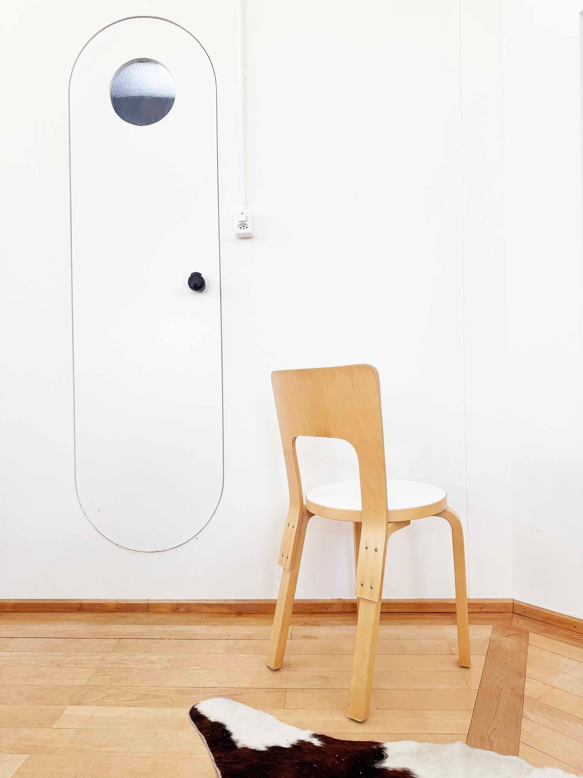 Danois Chaise moderne danoise modèle 66 en bouleau et blanc Alvar Aalto parArtek en vente