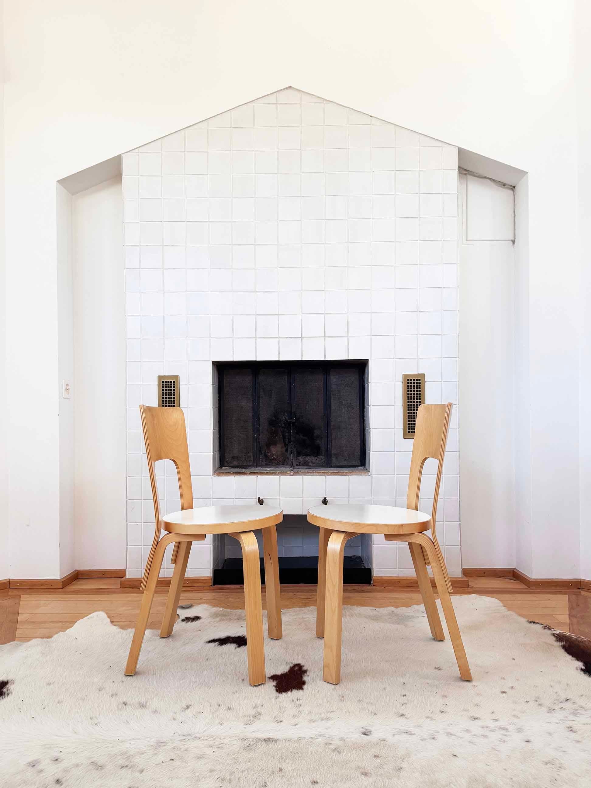 Chaise moderne danoise modèle 66 en bouleau et blanc Alvar Aalto parArtek en vente 2