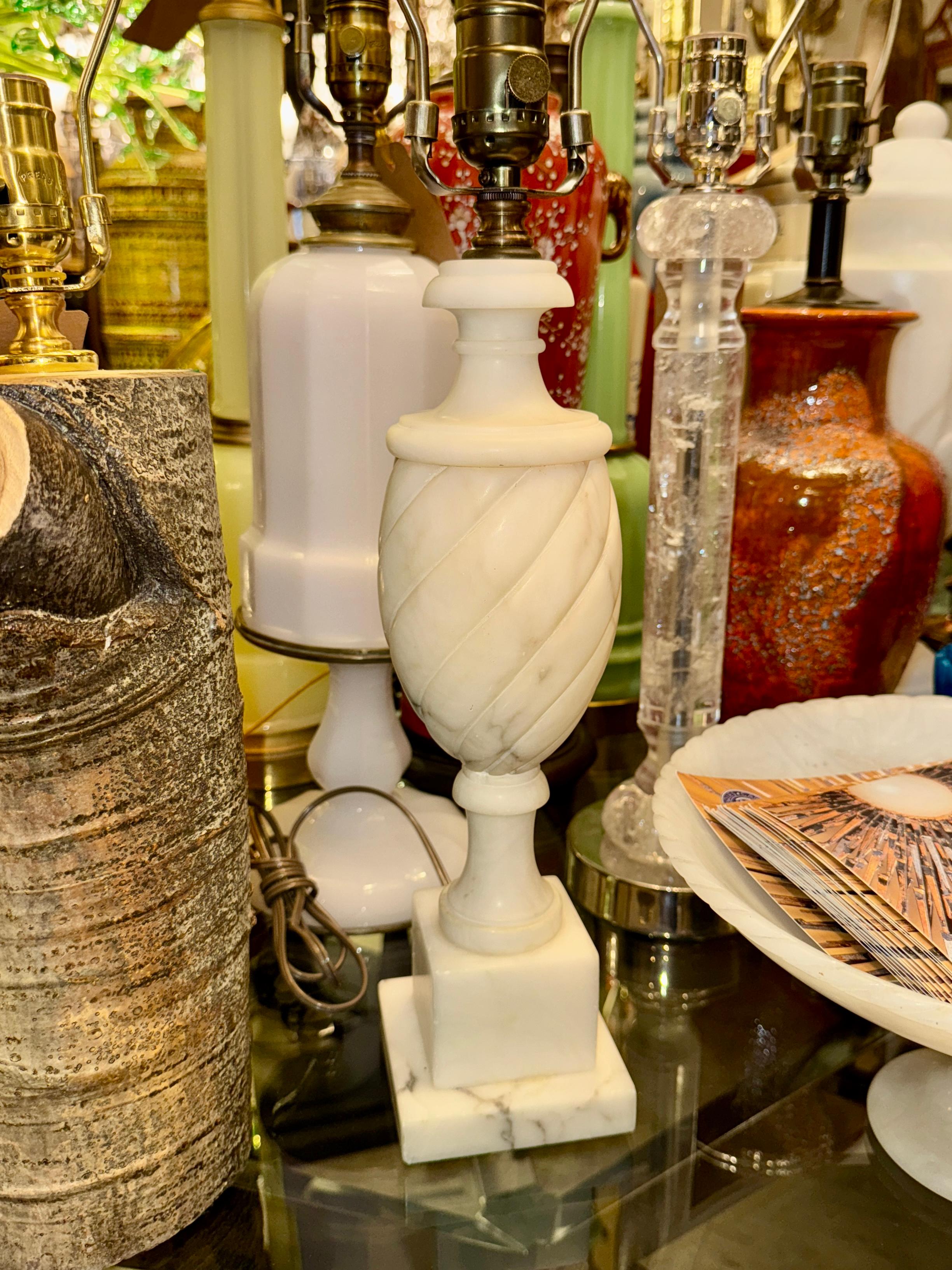 Single Alabaster Lamp In Good Condition For Sale In New York, NY