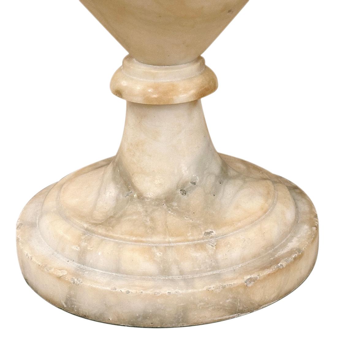 Single Alabaster Table Lamp In Good Condition For Sale In New York, NY
