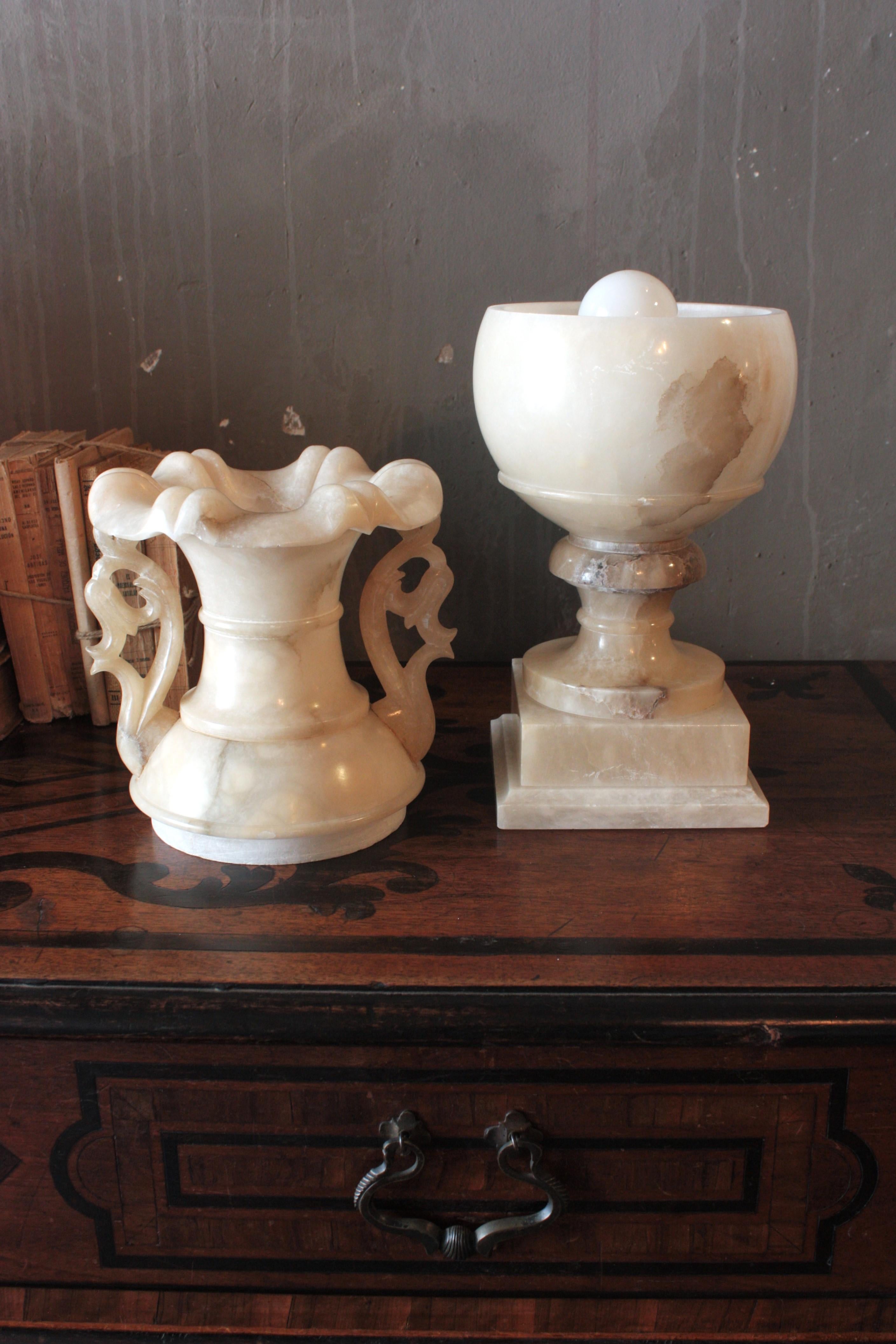 Einzelne Alabaster-Urne Lampe im Angebot 9