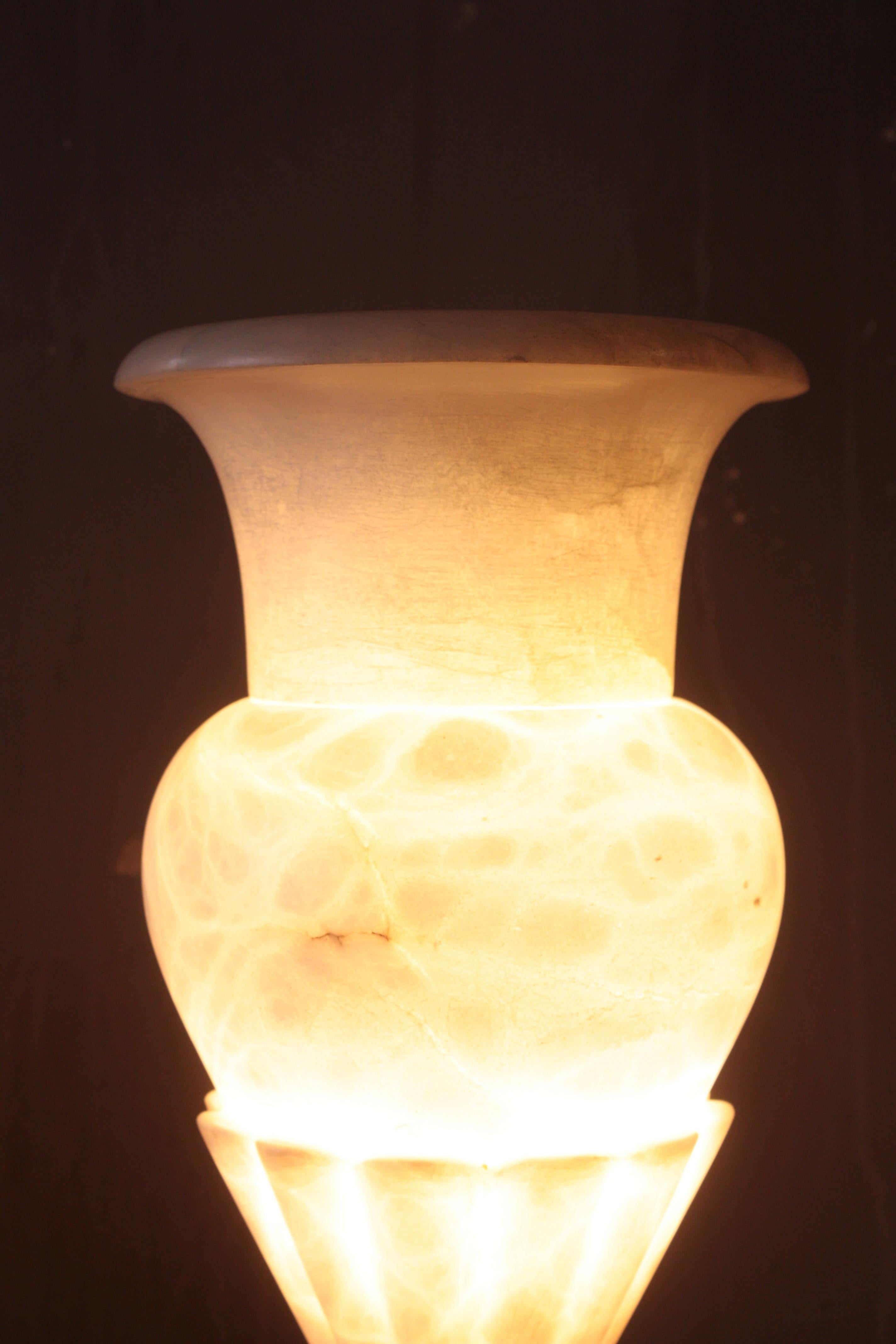 Albâtre Lampe Urne simple en albâtre en vente