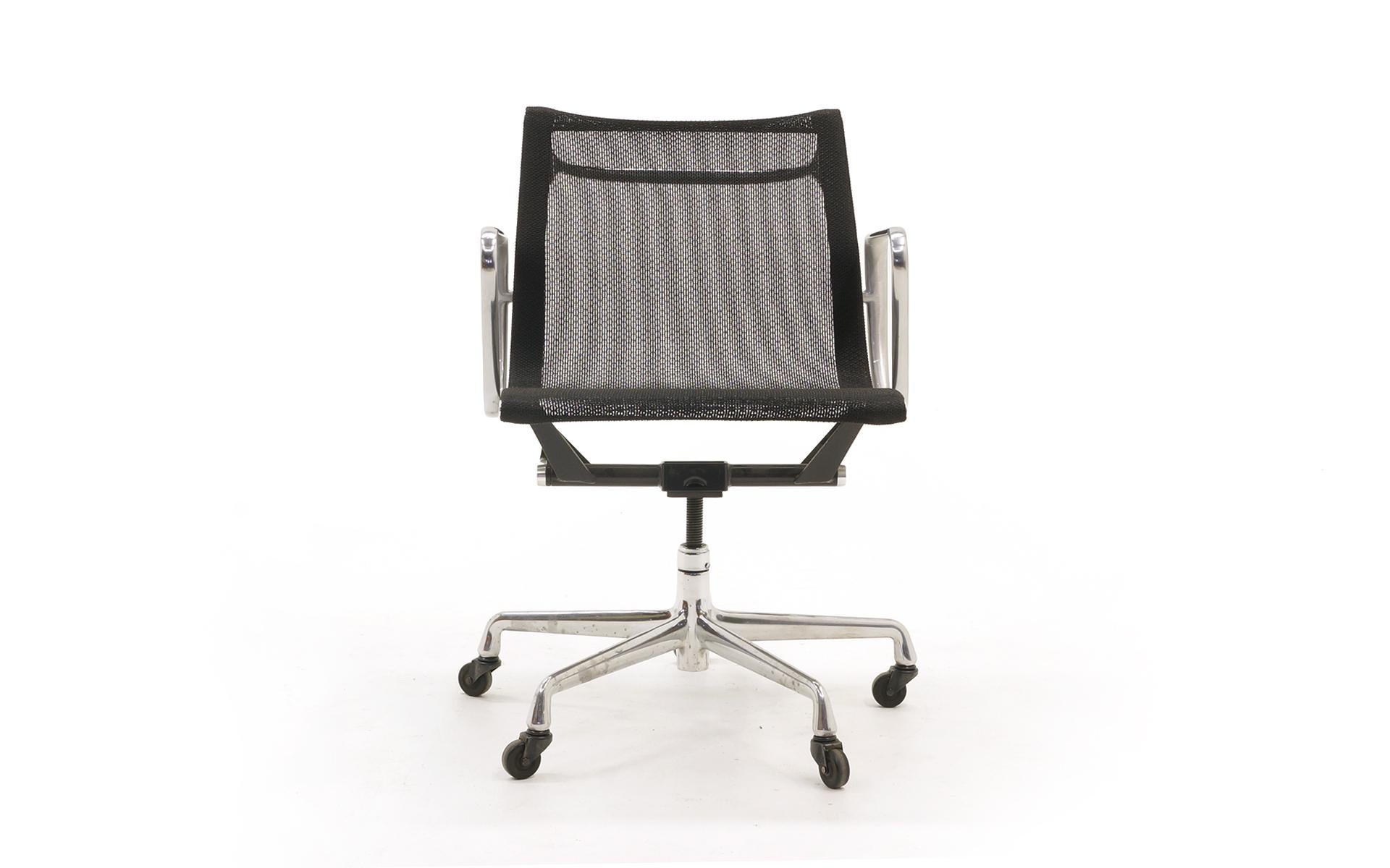 Newer production Charles and Ray Eames for Herman Miller Aluminum Group armchair in black mesh upholstery with casters. Five prong base. Very good condition. Ready to use.