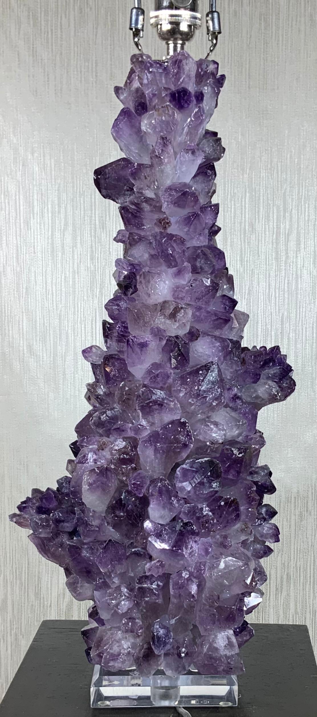 Single Amethyst Rock Crystal Table Lamp In Good Condition For Sale In Delray Beach, FL