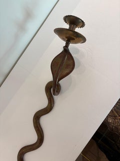 Applique singola in ottone in stile anglo-indiano a forma di cobra, portacandele, anni '60, metà del secolo