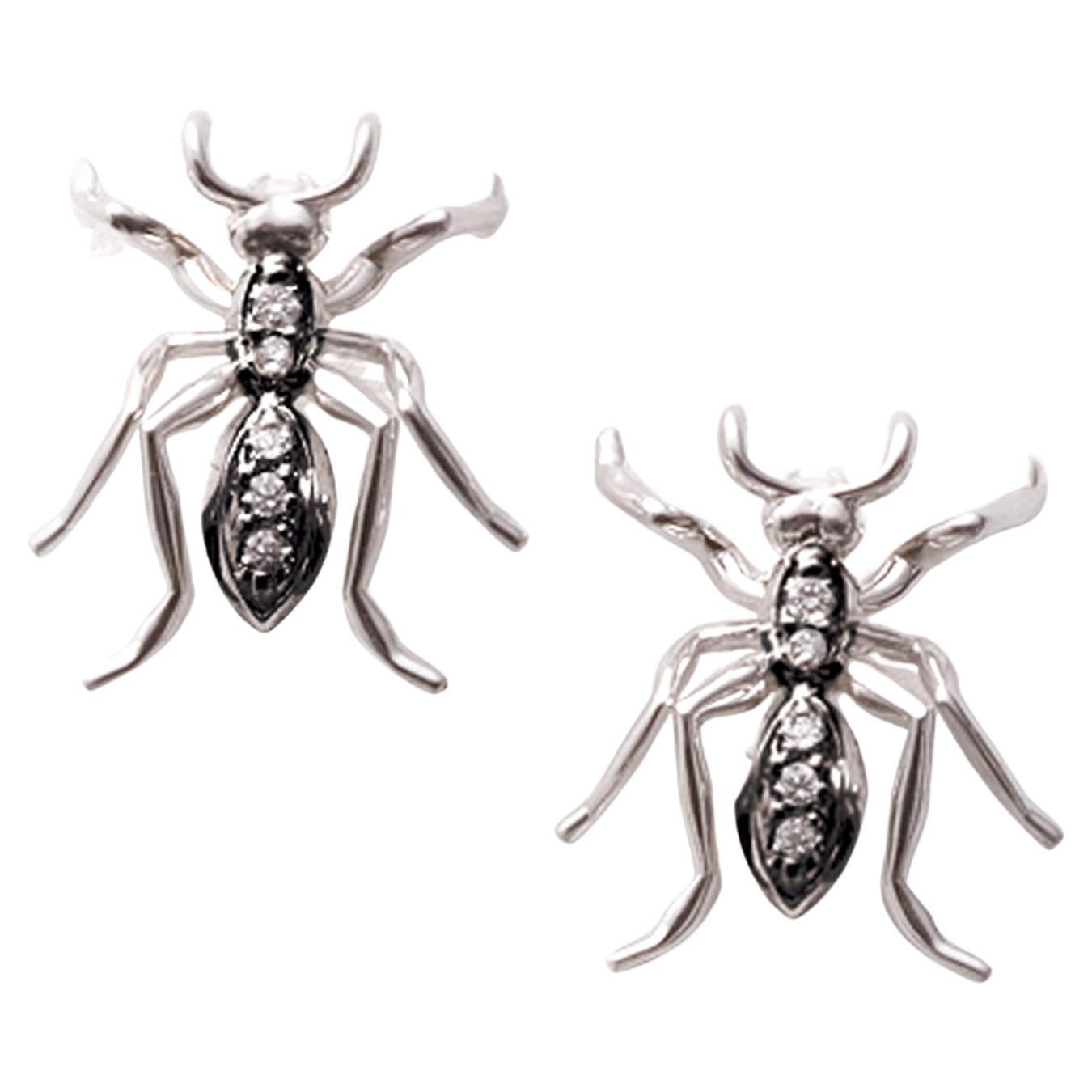Boucles d'oreilles fourmi unique  Or blanc  Rhodium noir  Diamants