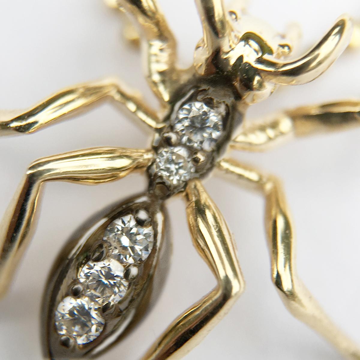 Single Ant Pendant Necklace Yellow Gold Black Rhodium Diamonds In New Condition For Sale In Los Angeles, CA