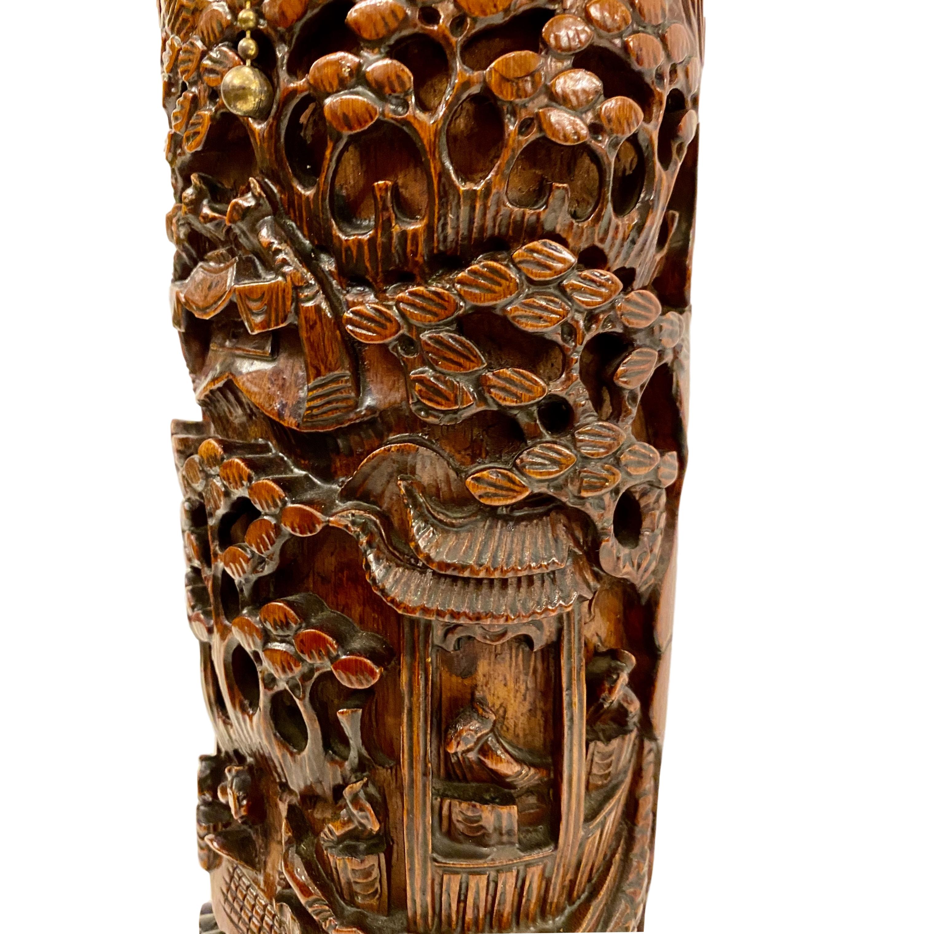 Lampe de table ancienne en bois chinois sculpté Bon état - En vente à New York, NY