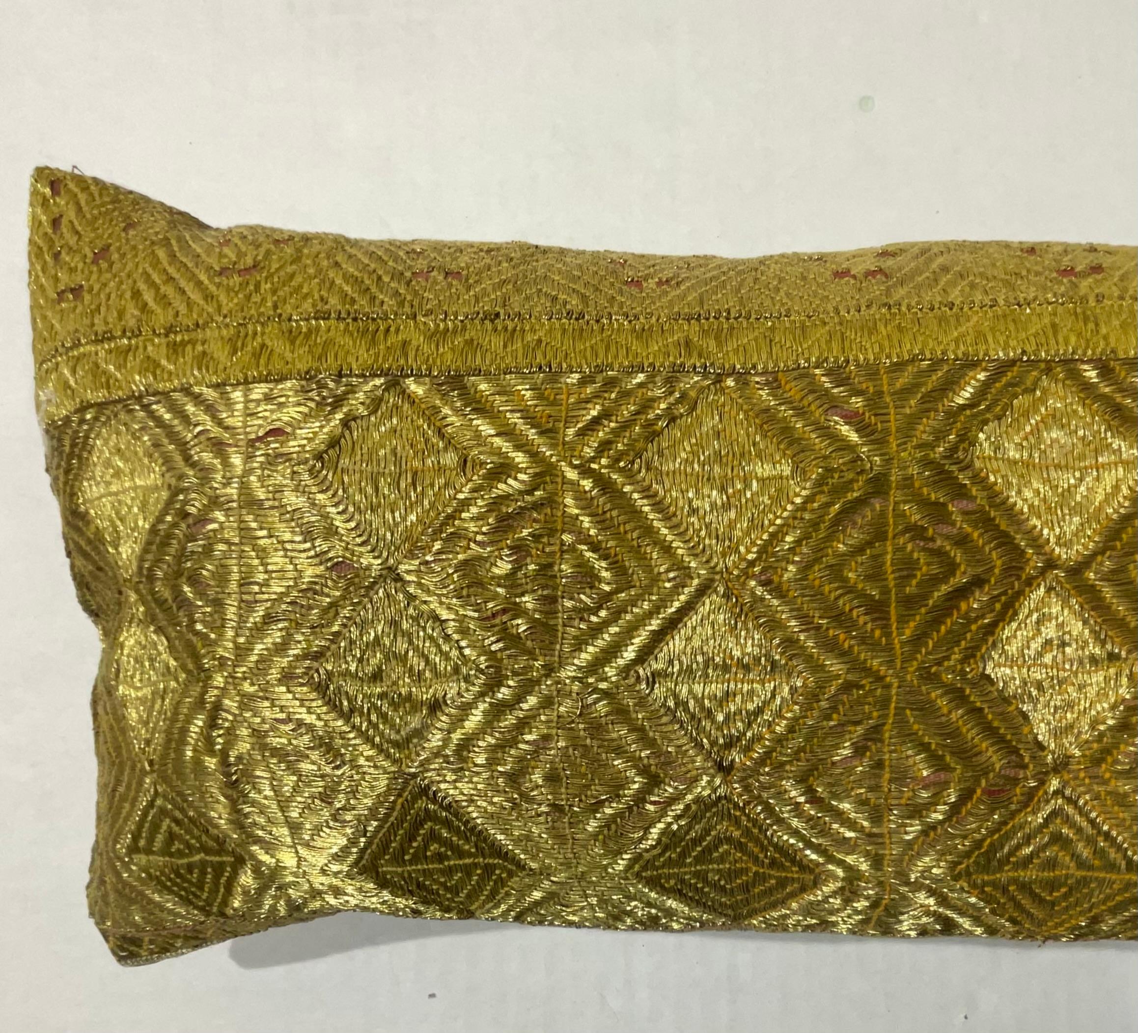 Single Antique Embroidery Textile Pillow In Good Condition For Sale In Delray Beach, FL