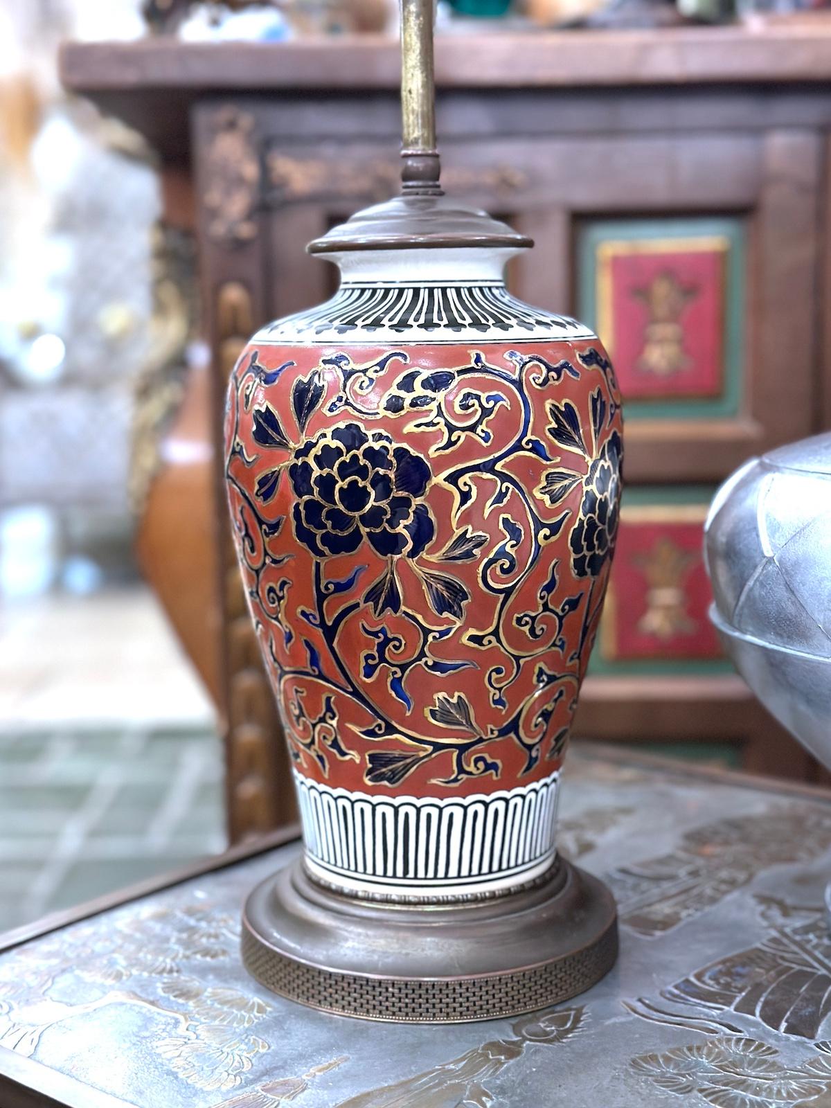 Anglais Lampe de table simple ancienne en porcelaine anglaise en vente