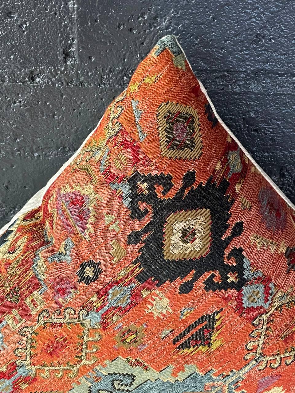 Coussin décoratif italien carré ancien en vente 1