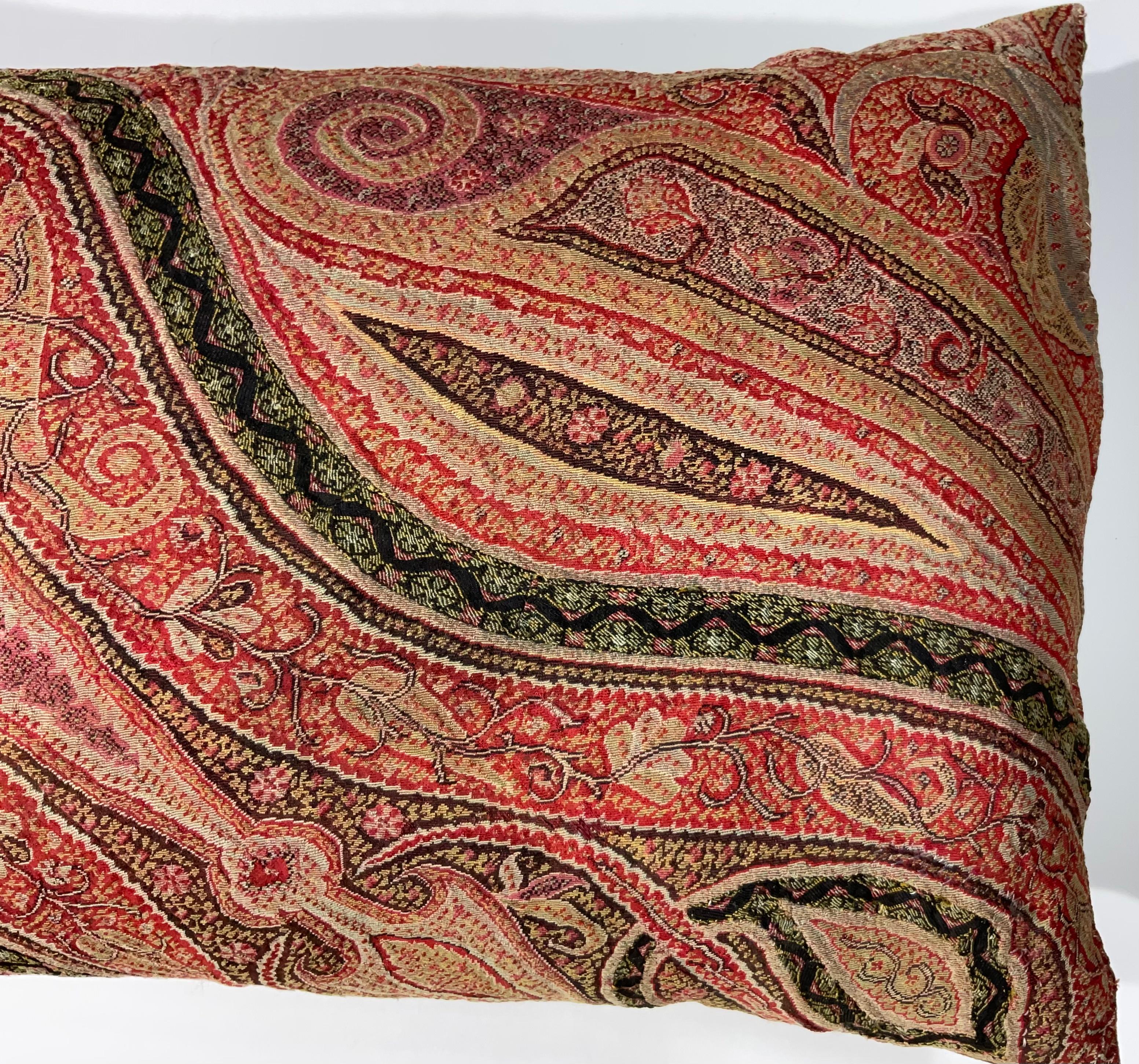 Beautiful pillow made of antique Indian handmade Paisley Textile, fresh insert, fine cotton backing.
double front support lining.
 