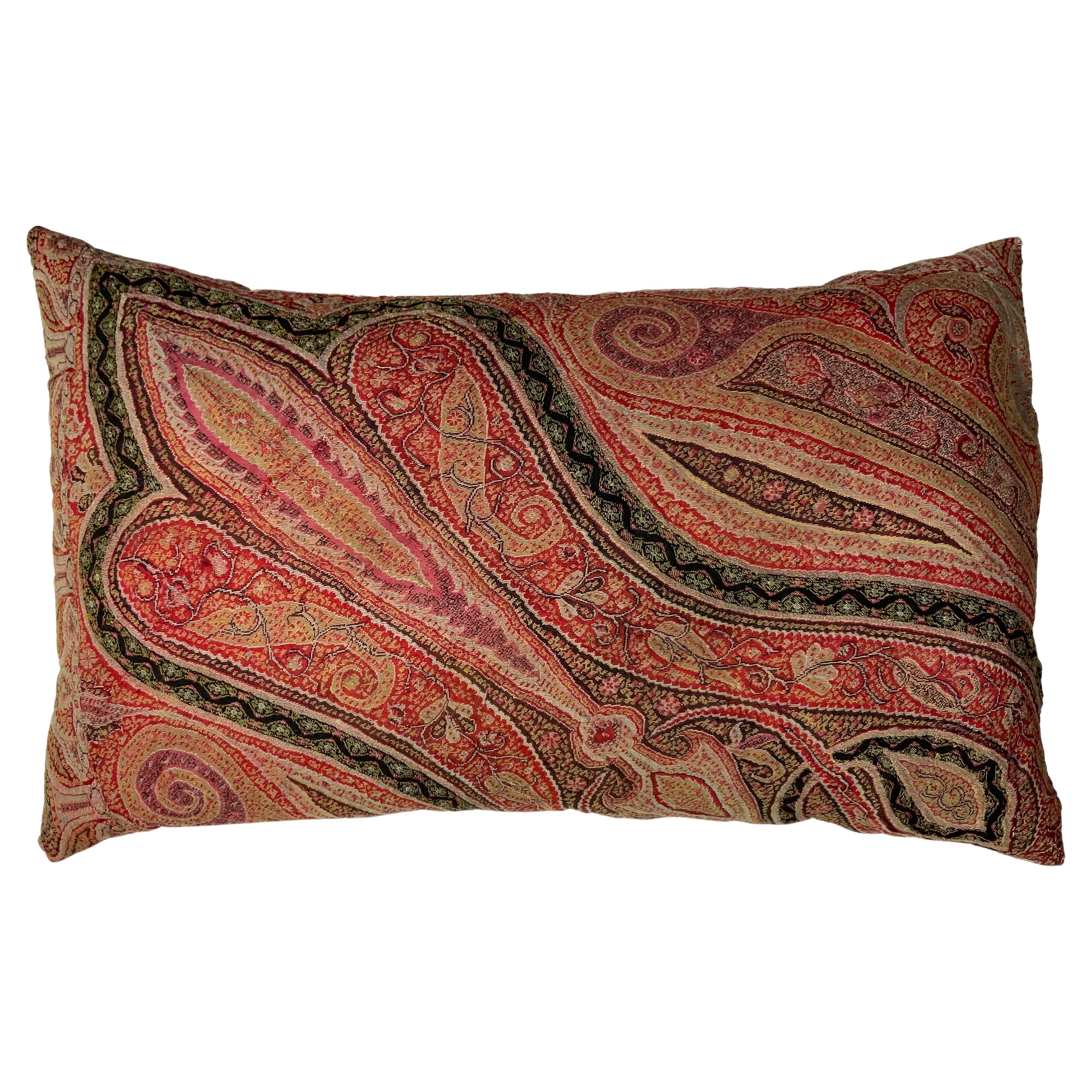 Almohada individual antigua hecha con chal de Cachemira