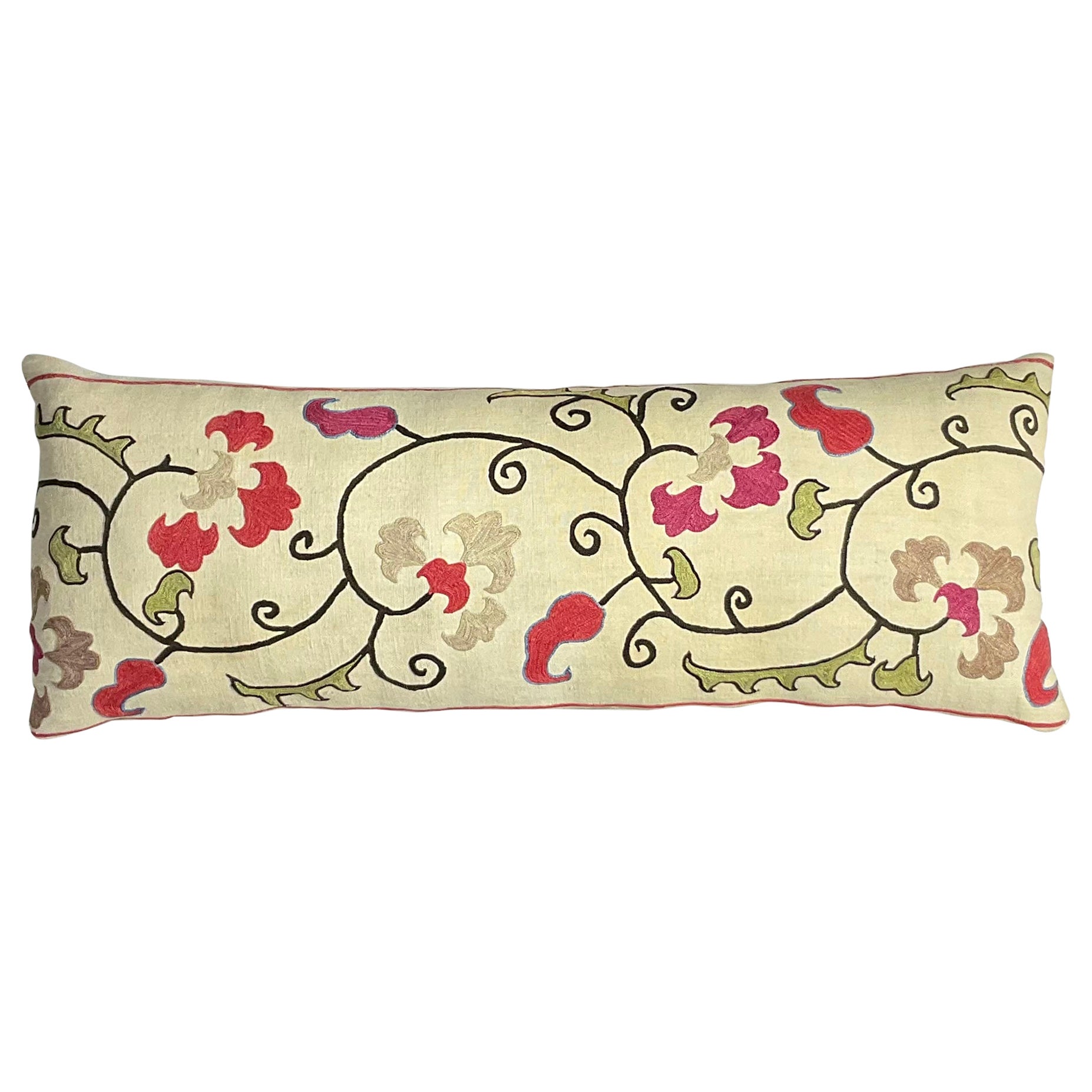 Almohada Suzani Bordada en Seda Antigua Sencilla