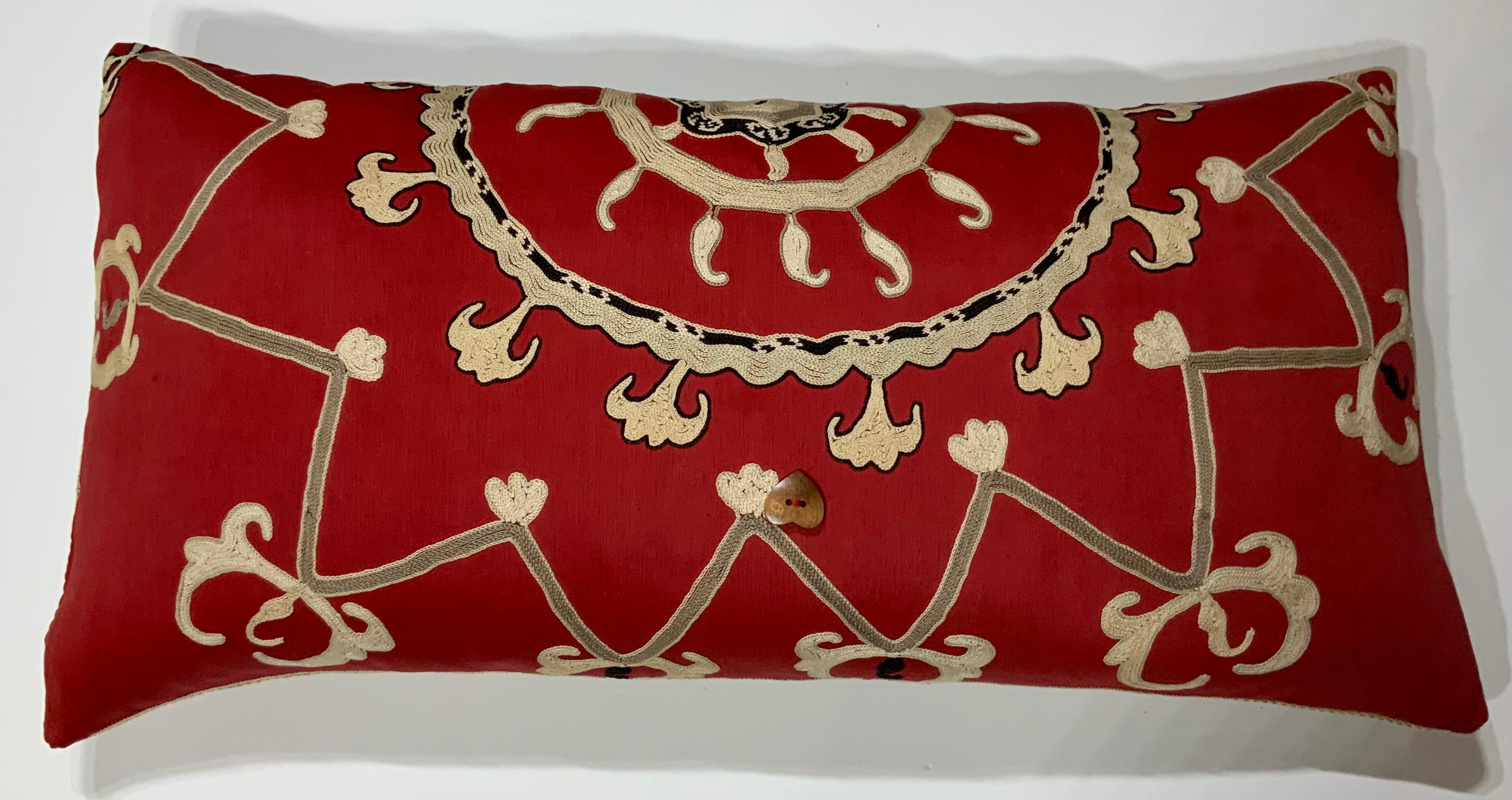 Single Antique Suzani Pillow In Good Condition In Delray Beach, FL