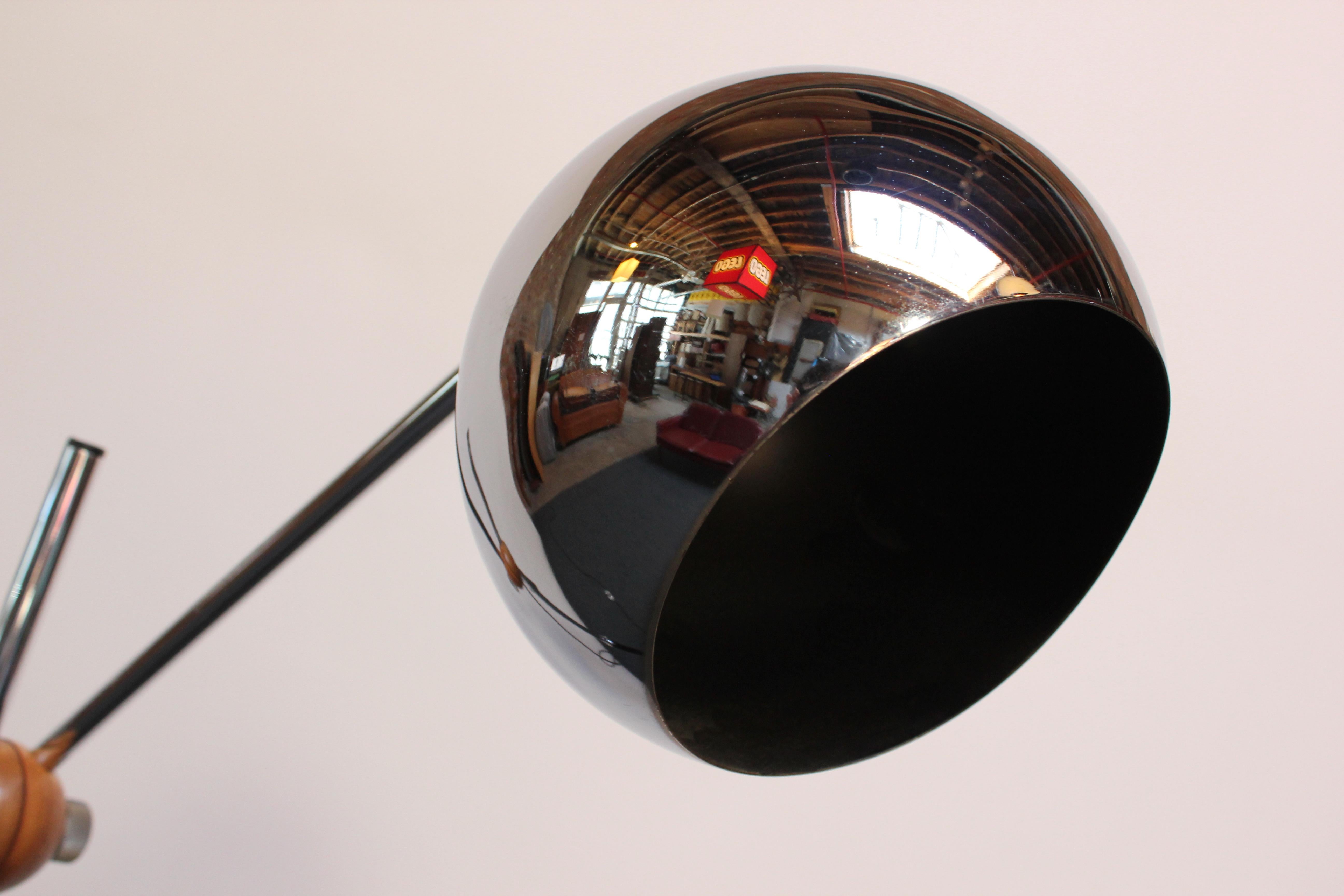 Single-Arm Counterbalance Chrome Globe Floor Lamp by Arteluce For Sale 4
