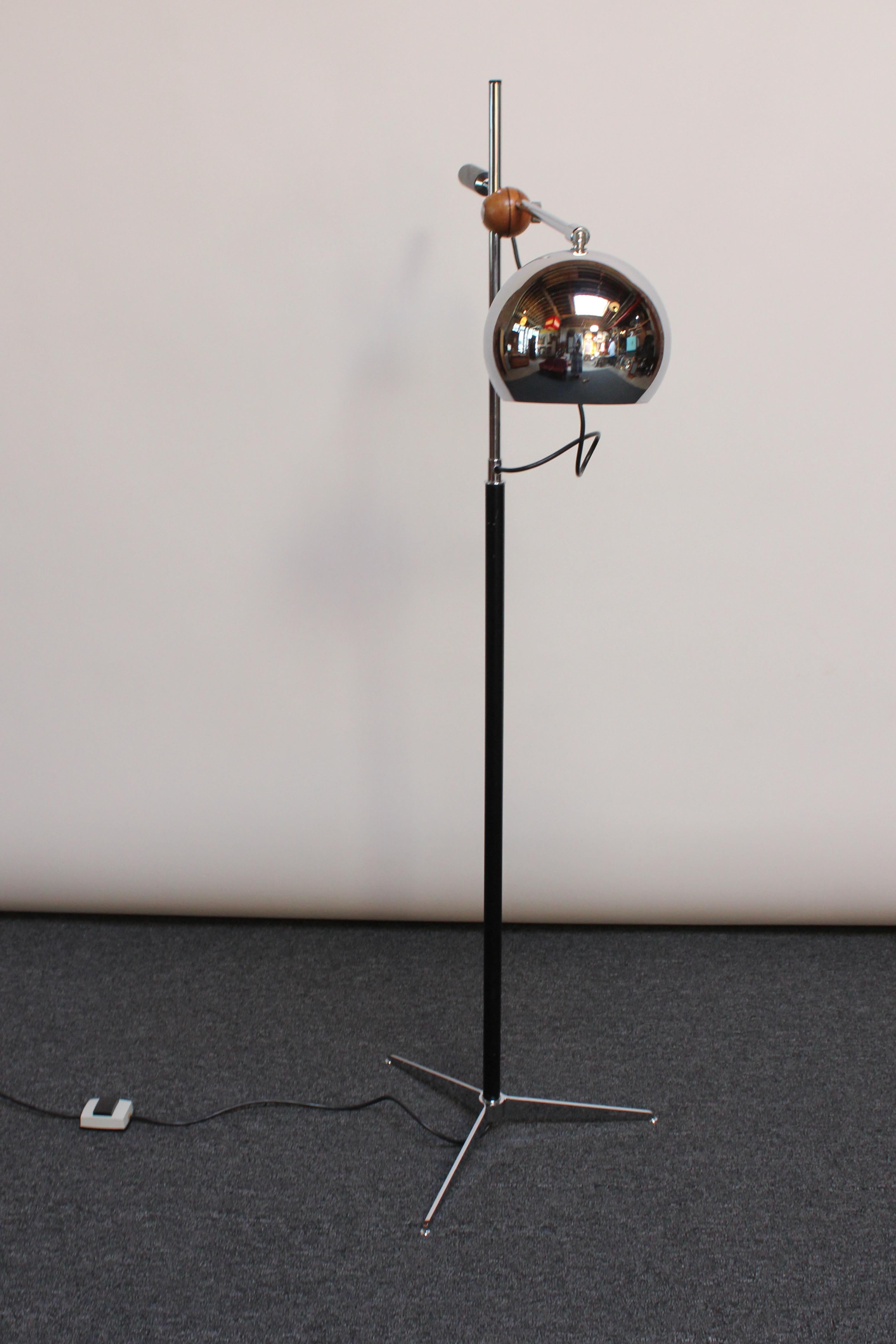 Single-Arm Counterbalance Chrome Globe Floor Lamp by Arteluce In Good Condition For Sale In Brooklyn, NY