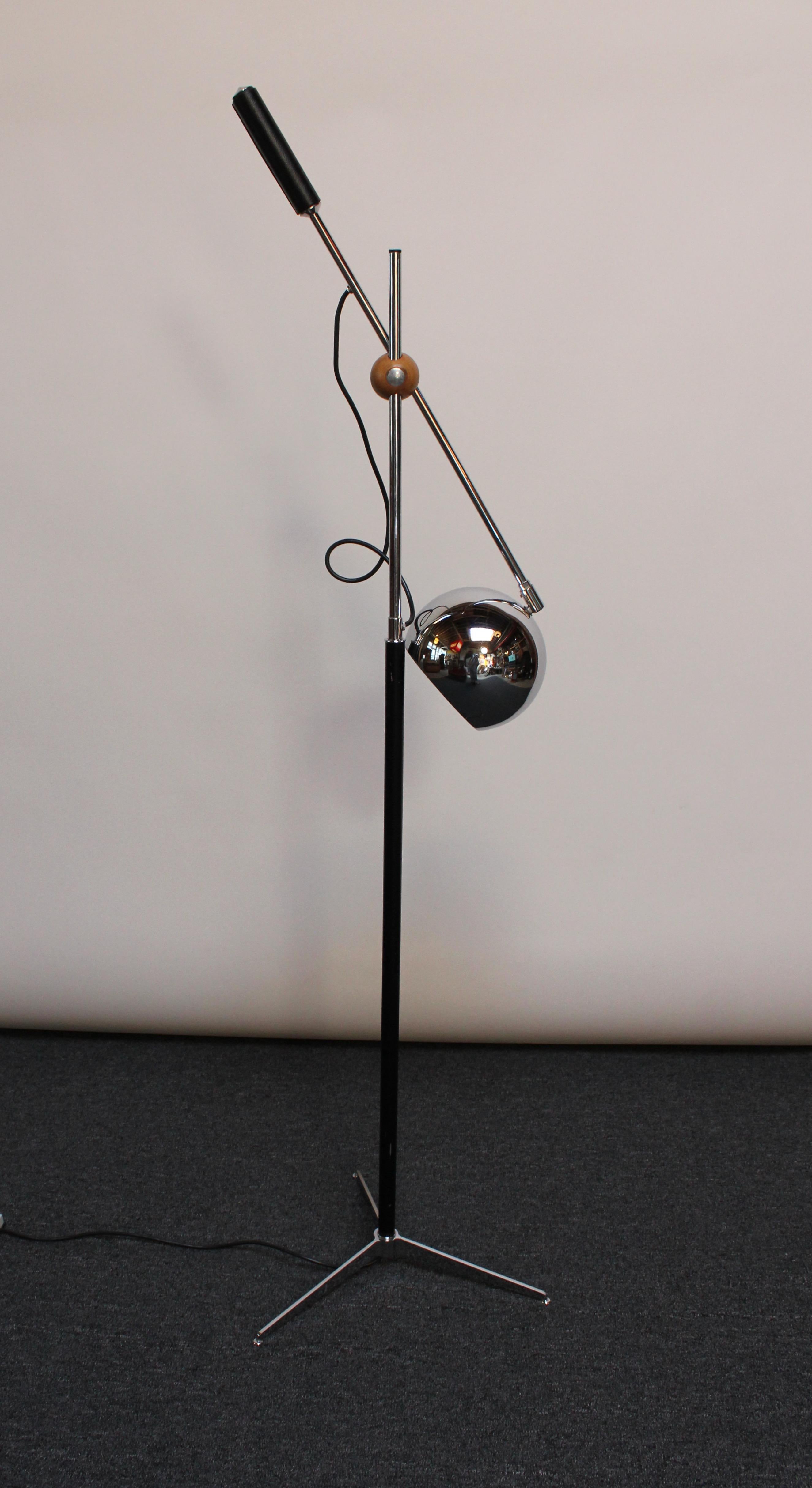 Mid-20th Century Single-Arm Counterbalance Chrome Globe Floor Lamp by Arteluce For Sale