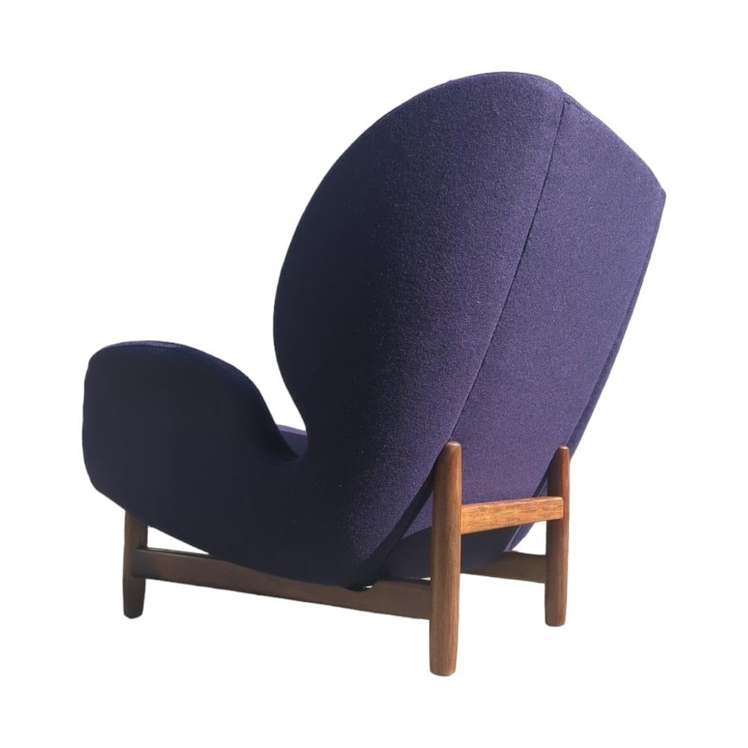 Single armchair Danish Deluxe Eros Swan chair fully restored purple Kvadrat wool For Sale 4