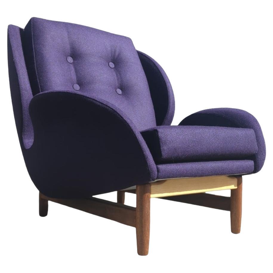Single armchair Danish Deluxe Eros Swan chair fully restored purple Kvadrat wool For Sale