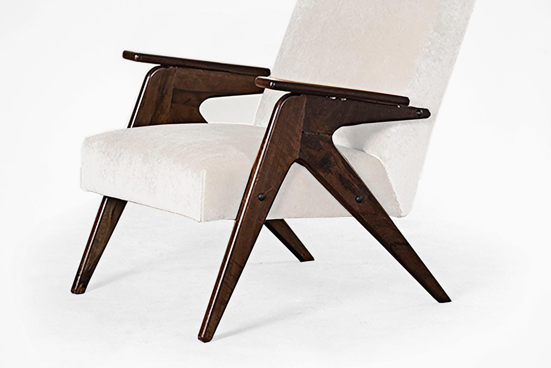 European Single armchair model “Tridente” or “P9” For Sale