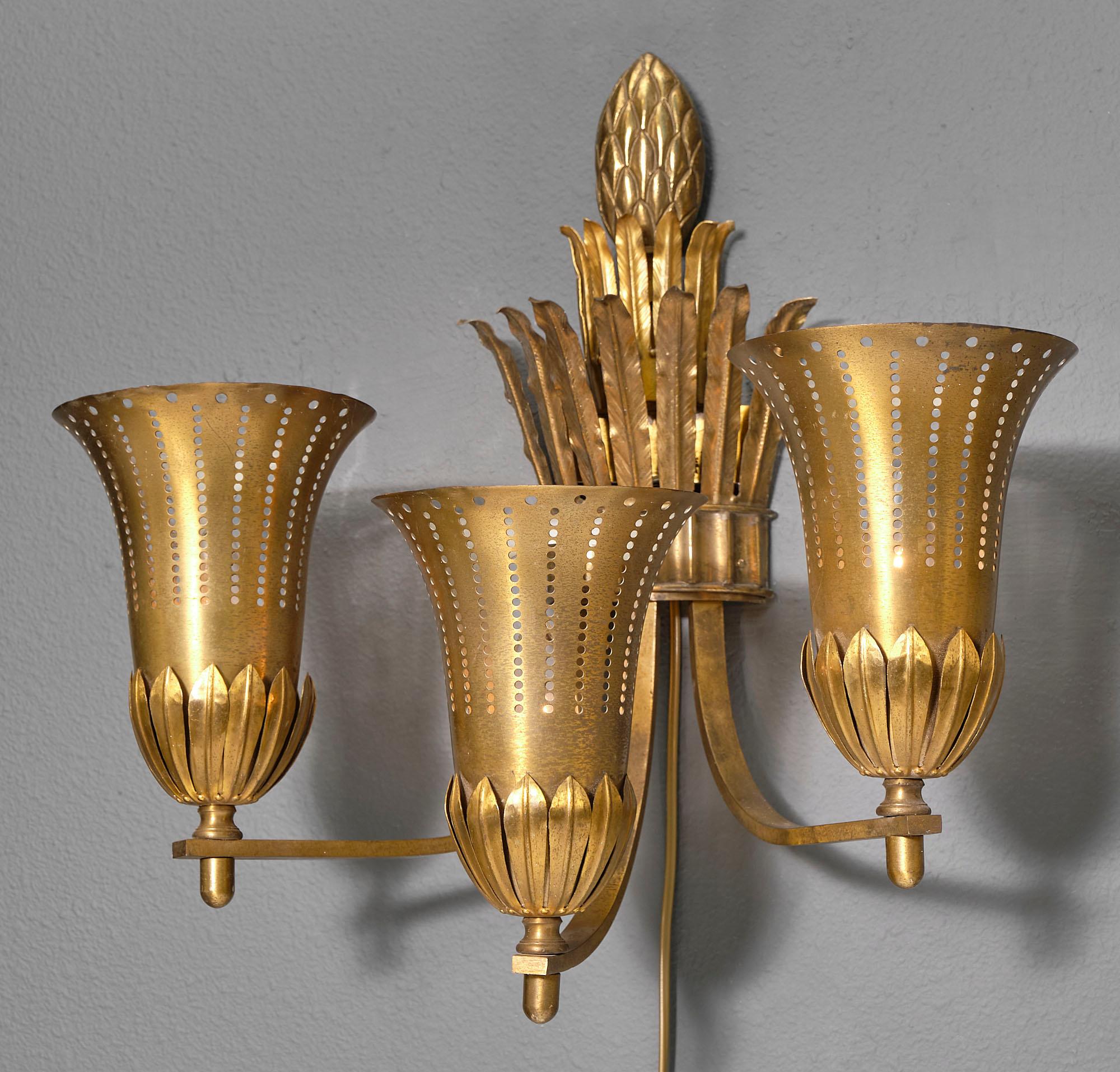 Single Art Deco brass sconce made of gilt brass and tole from Europe. This piece has been newly wired to fit US standards.