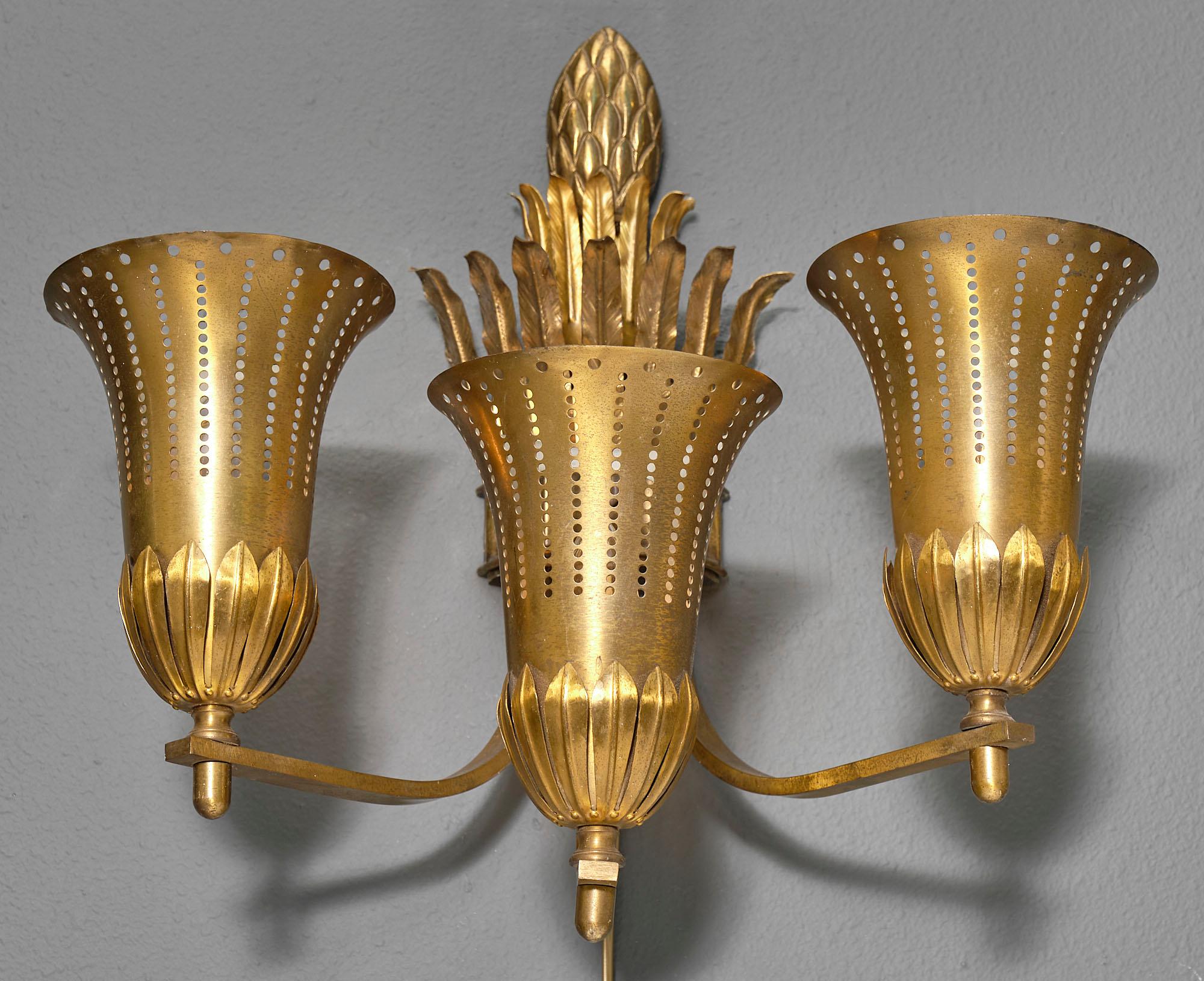 Single Art Deco Brass Sconce In Good Condition In Austin, TX