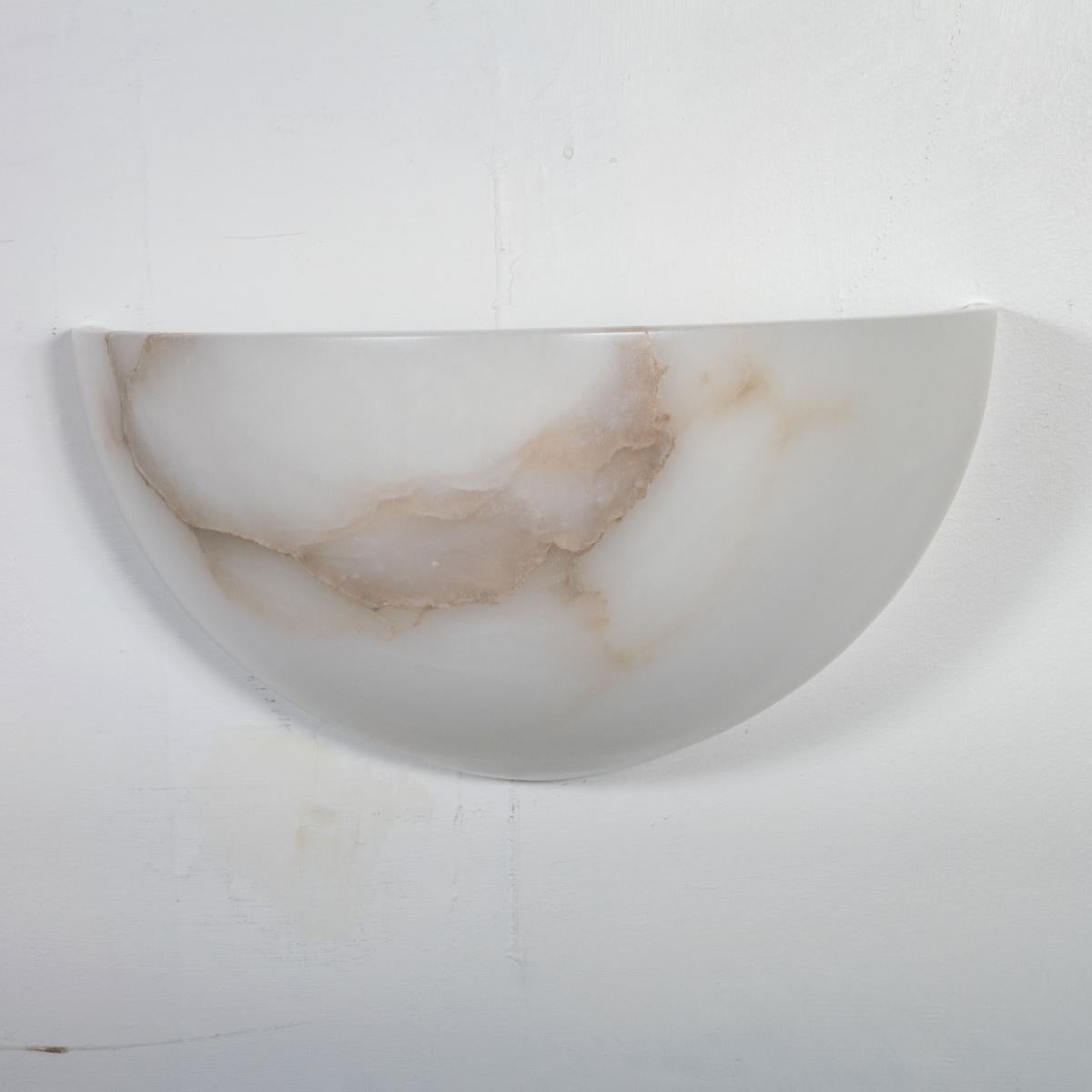 Fin du 20e siècle Applique simple d'inspiration Art déco en albâtre espagnol en vente