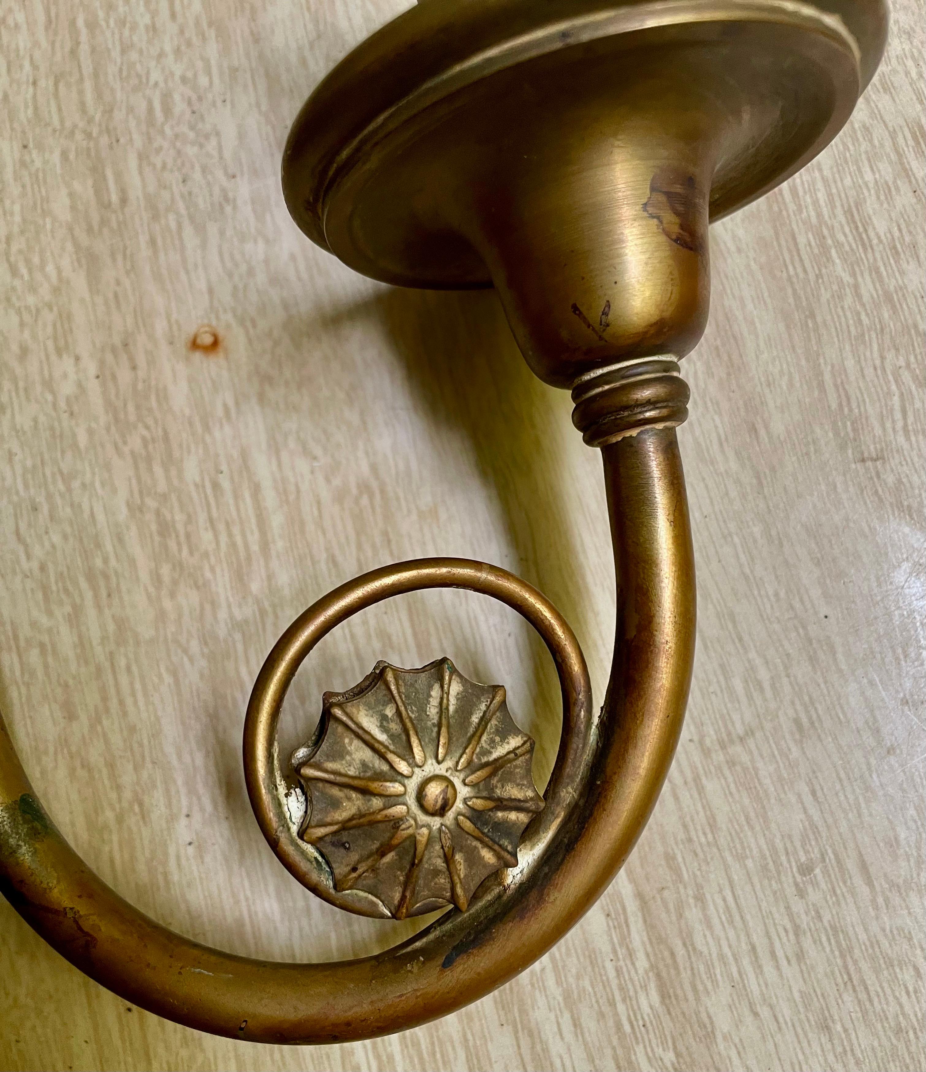 Applique murale Art Nouveau à double éclairage en laiton non sélectionnée en vente 4