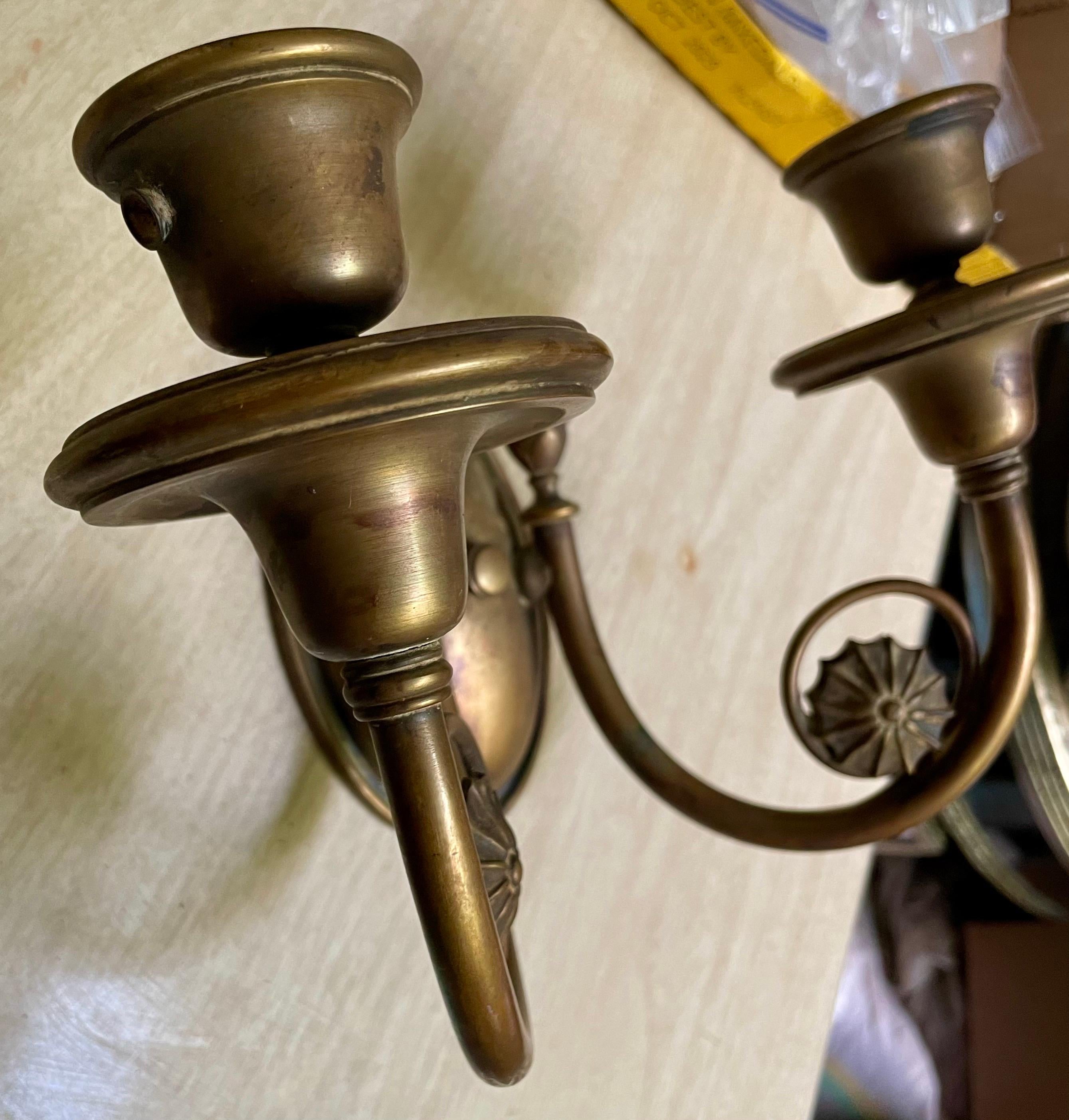 20ième siècle Applique murale Art Nouveau à double éclairage en laiton non sélectionnée en vente