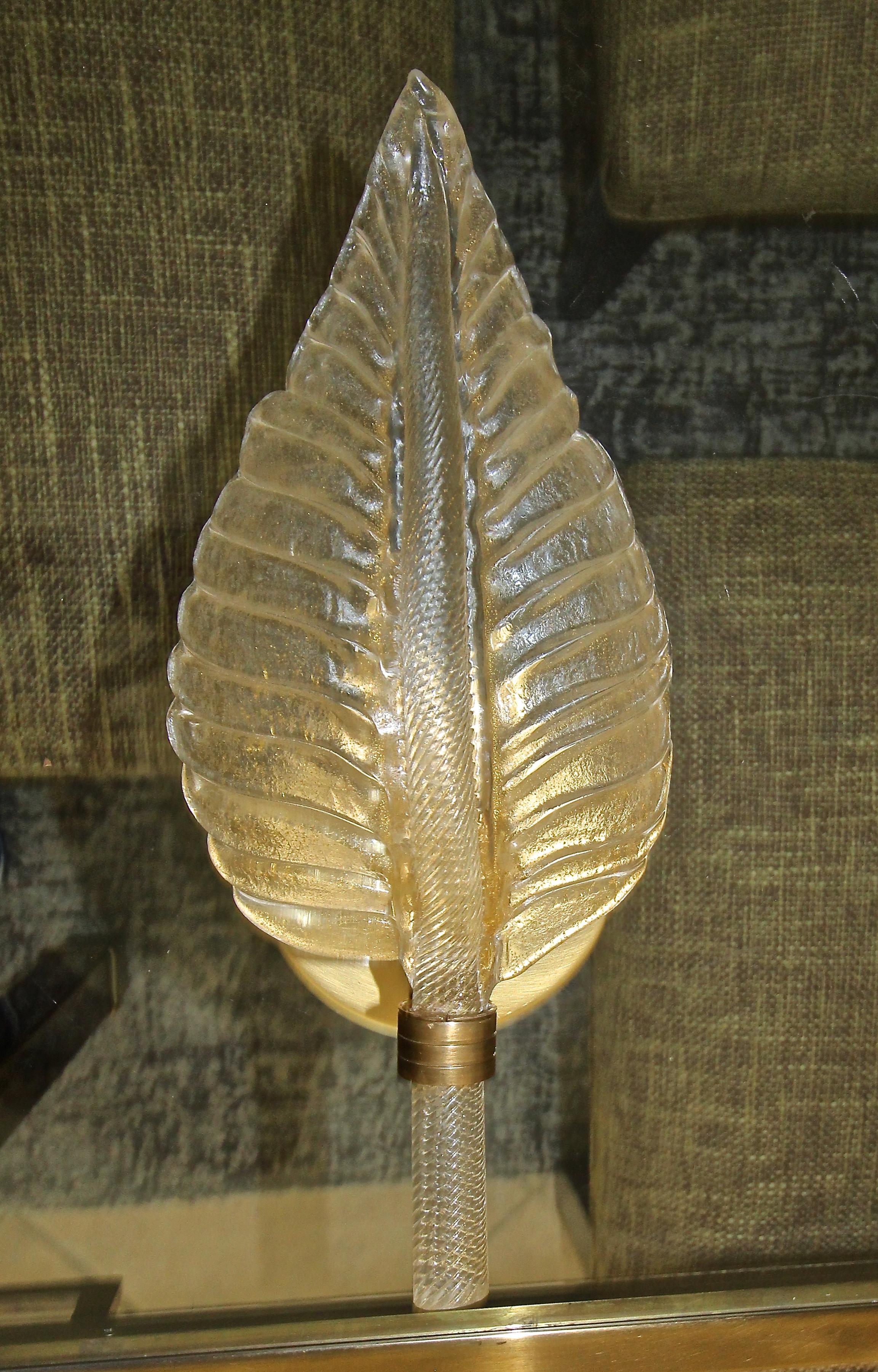 Single Murano Glass Clear and Gold Leaf Wall Sconce In Good Condition In Palm Springs, CA