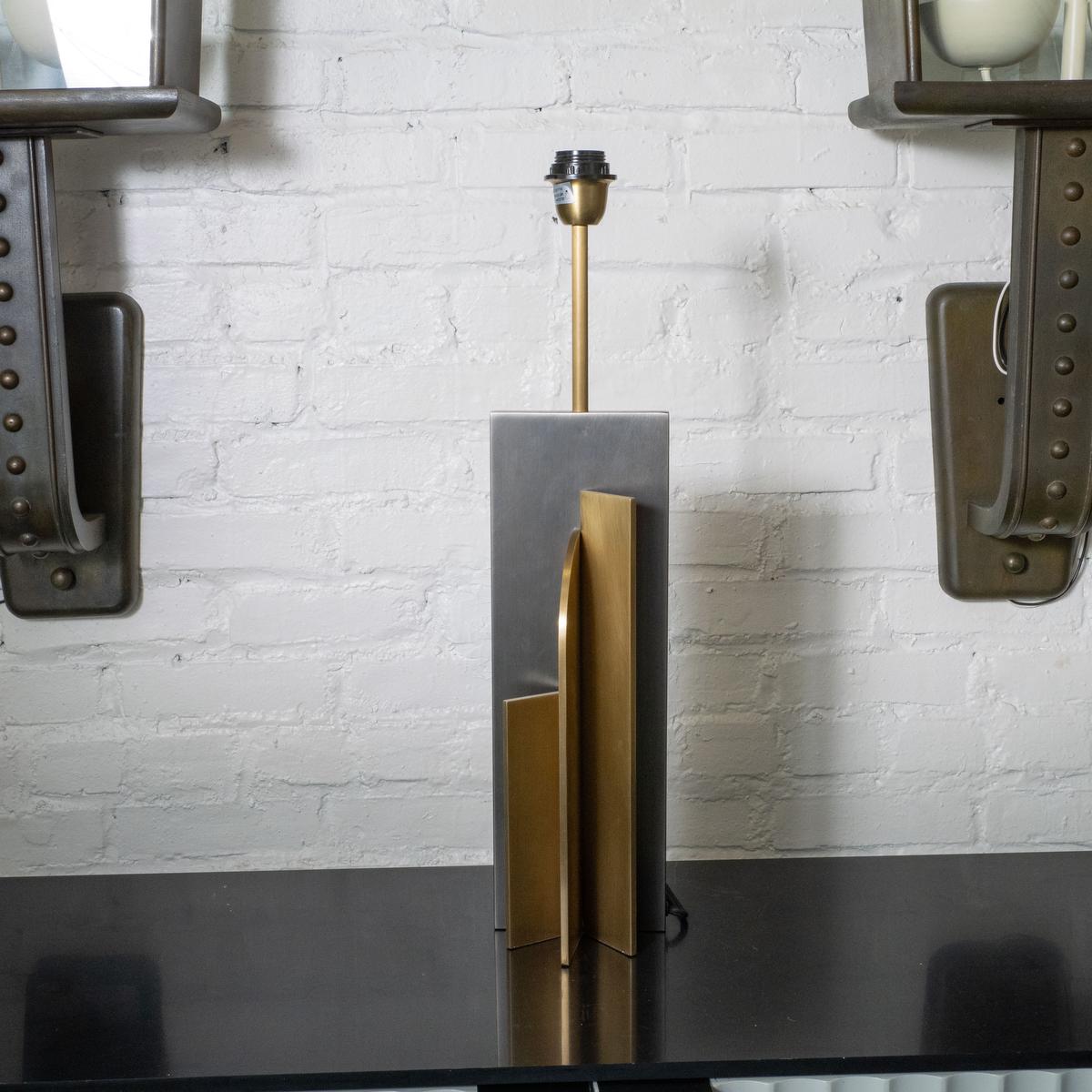 Lámpara de sobremesa rascacielos única inspirada en la Bauhaus Europeo en venta