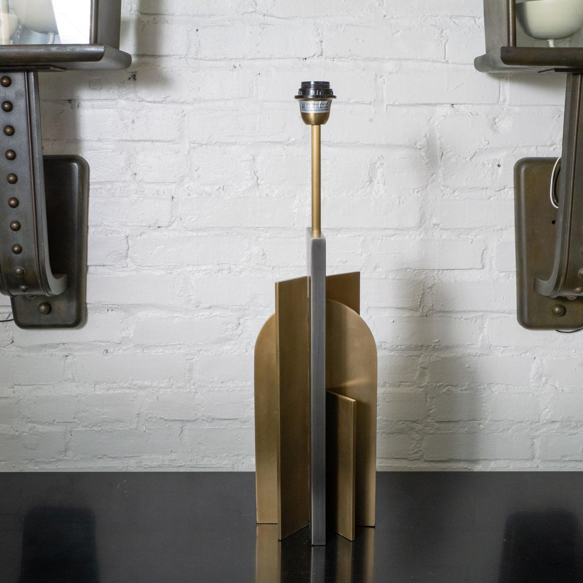 Lámpara de sobremesa rascacielos única inspirada en la Bauhaus en Bueno estado para la venta en Tarrytown, NY
