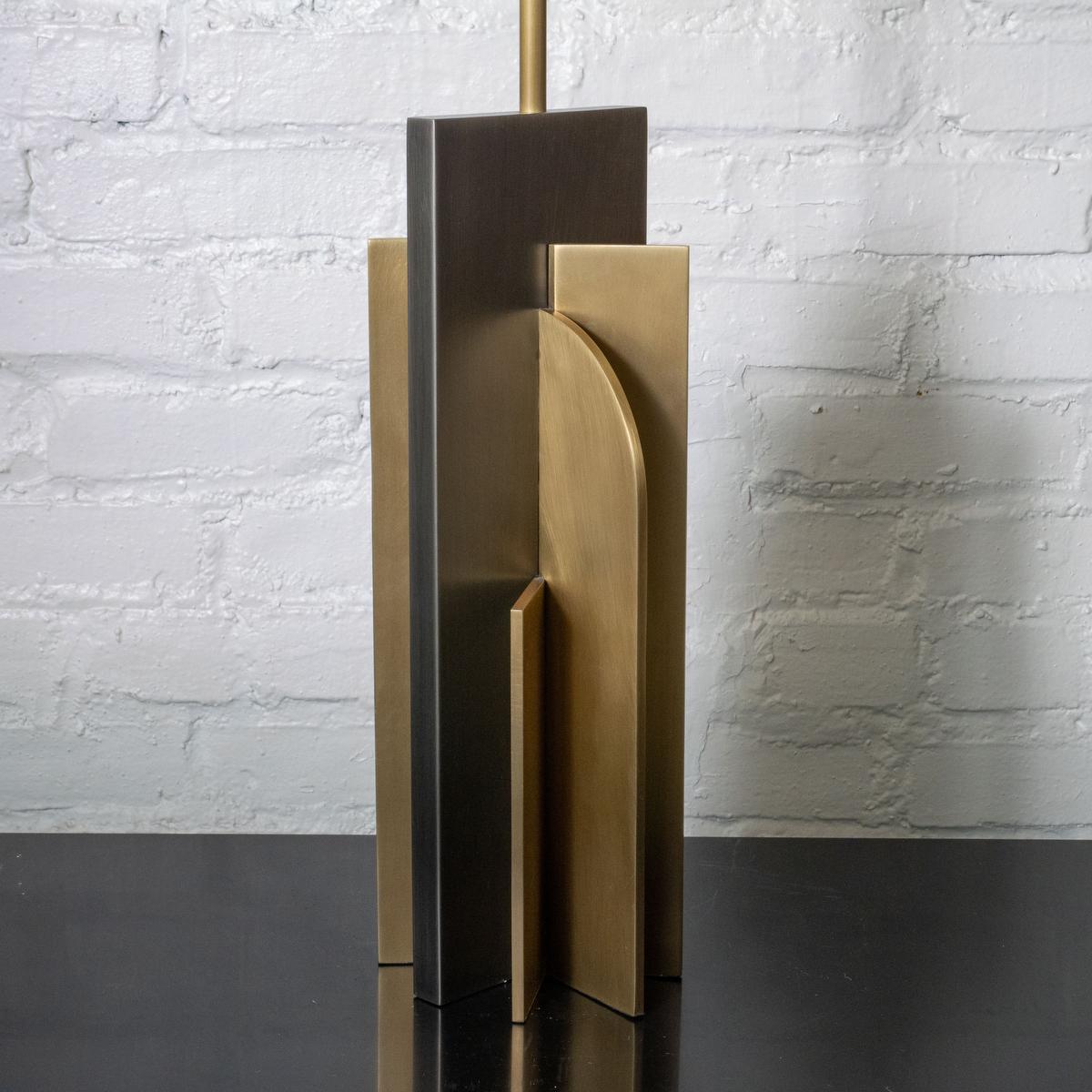 Lámpara de sobremesa rascacielos única inspirada en la Bauhaus en venta 2