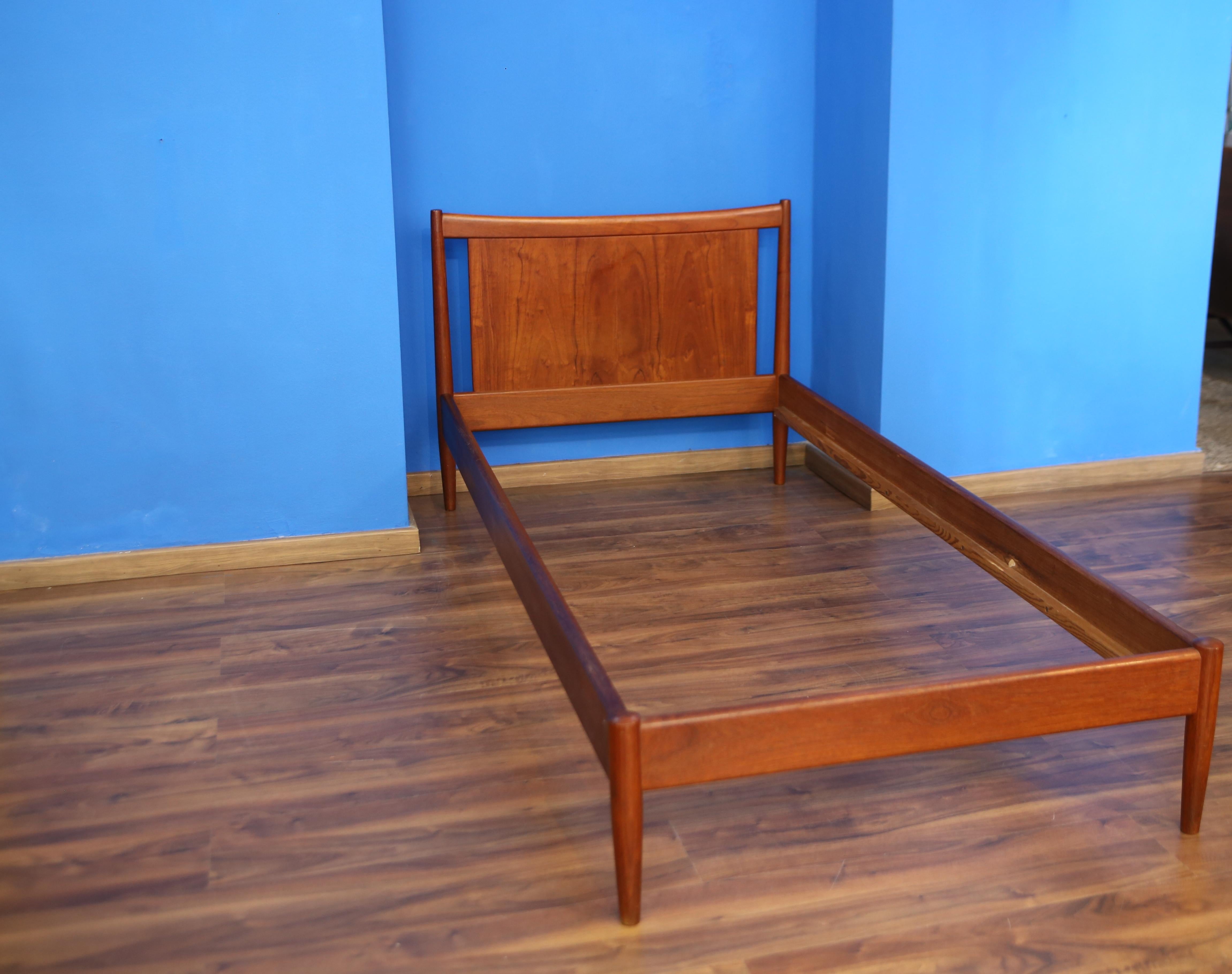 Mid-Century Modern single bed by Soborg Mobler by Søborg Møbelfabrik Denmark 1960s For Sale