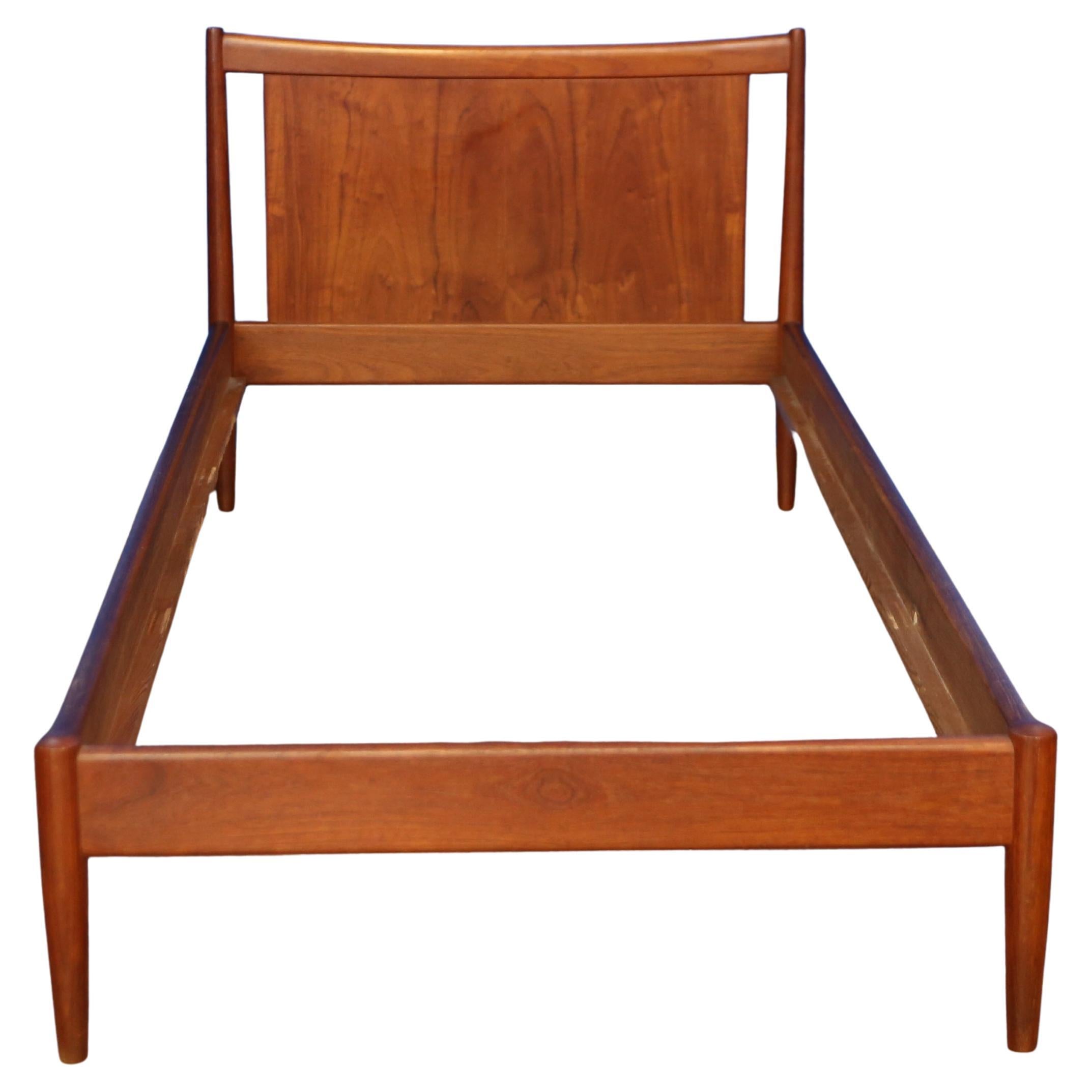 cama individual de Soborg Mobler por Søborg Møbelfabrik Dinamarca años 60