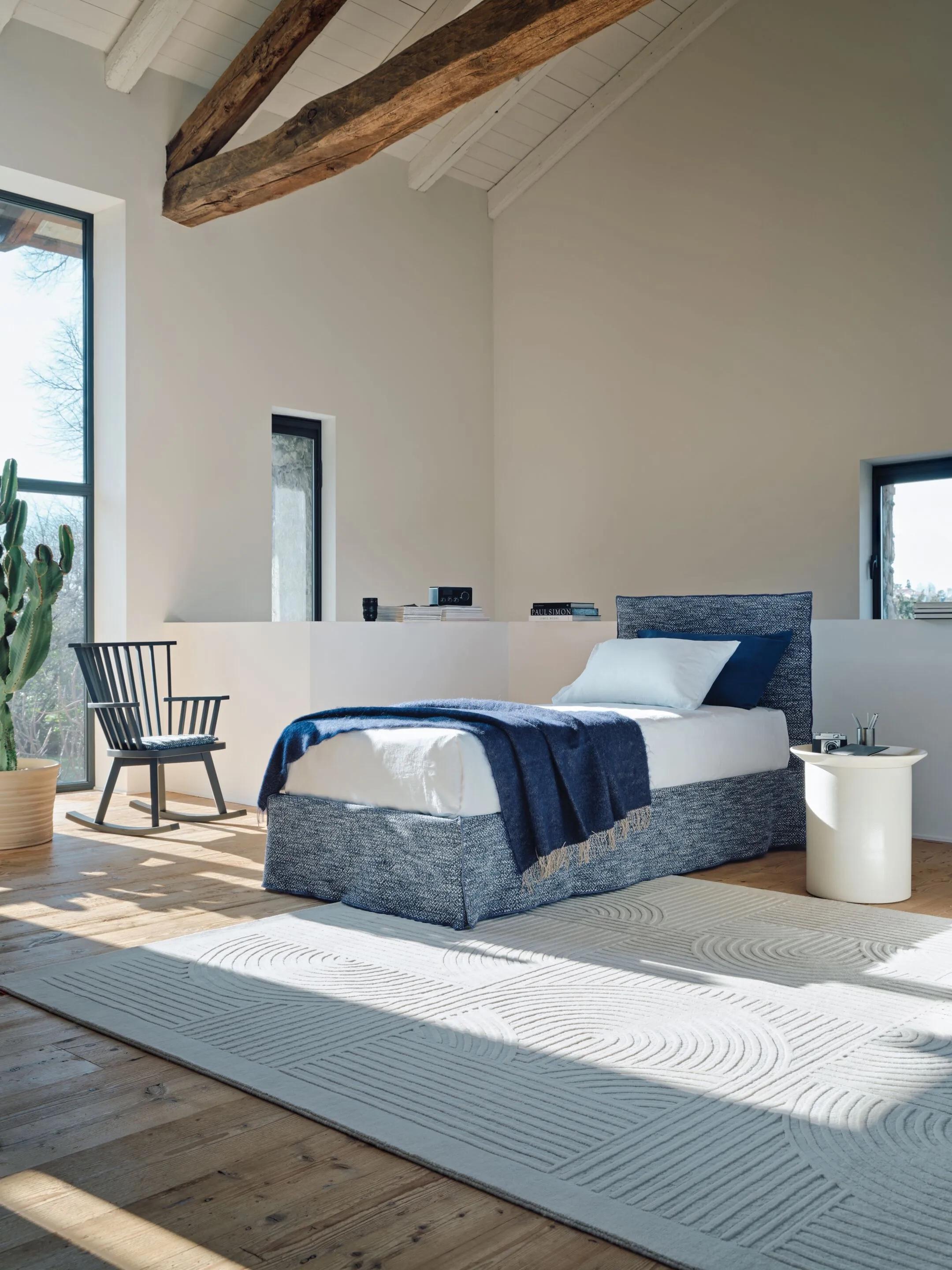 Marque : Gervasoni
Modèle : Ghost 82 Bed

Le lit Ghost 82 de Gervasoni fait partie de la collection Ghost, une famille de produits rembourrés aux formes essentielles, minimales et géométriques. Chaque produit de la collection se décline en