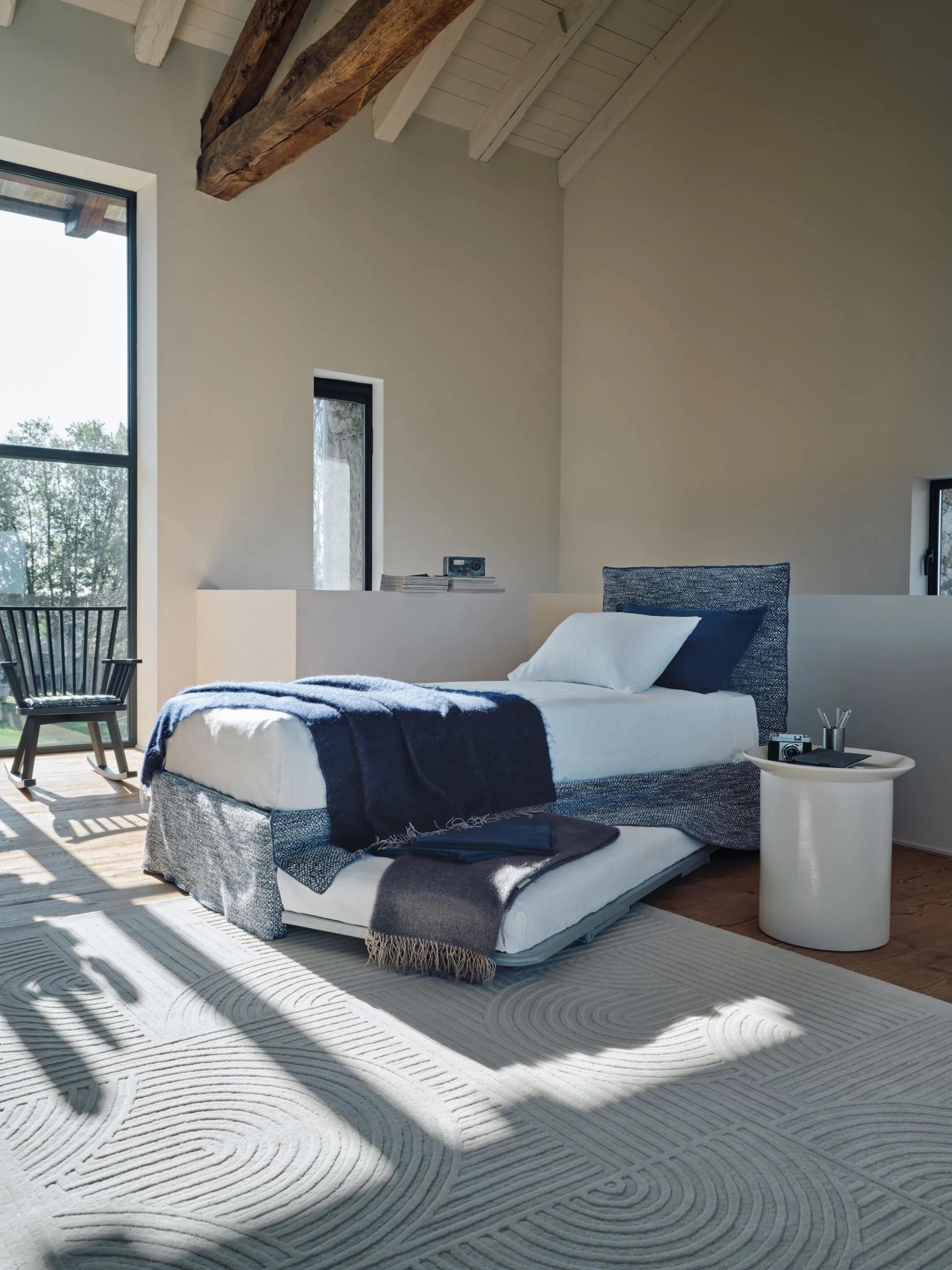 Italian Lit simple avec deuxième lit escamotable Gervasoni Ghost 82 S design Paola Navone en vente