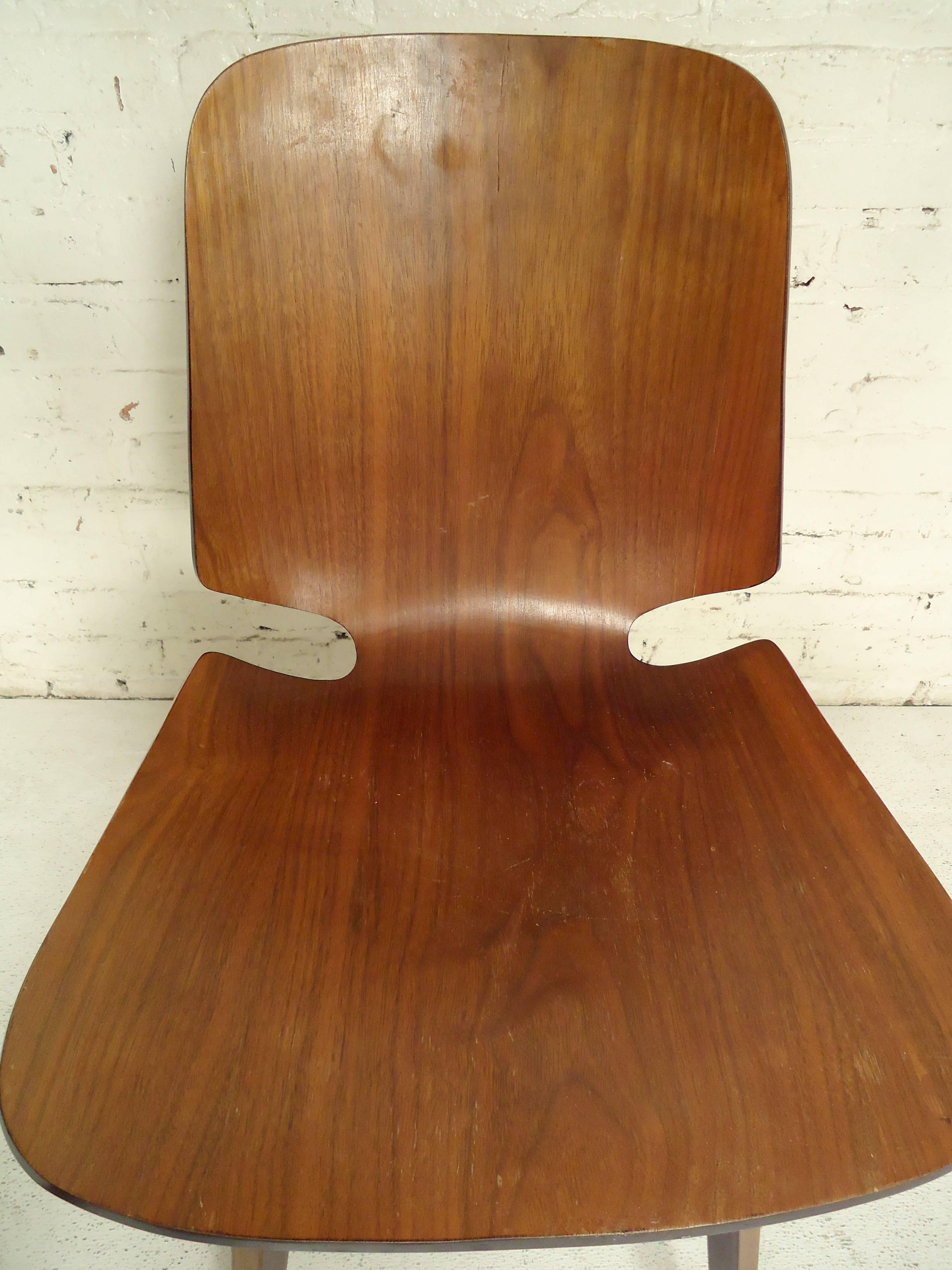 Mid-Century Modern Vintage Bent Plywood Chair by George Mulhauser for Plycraft For Sale