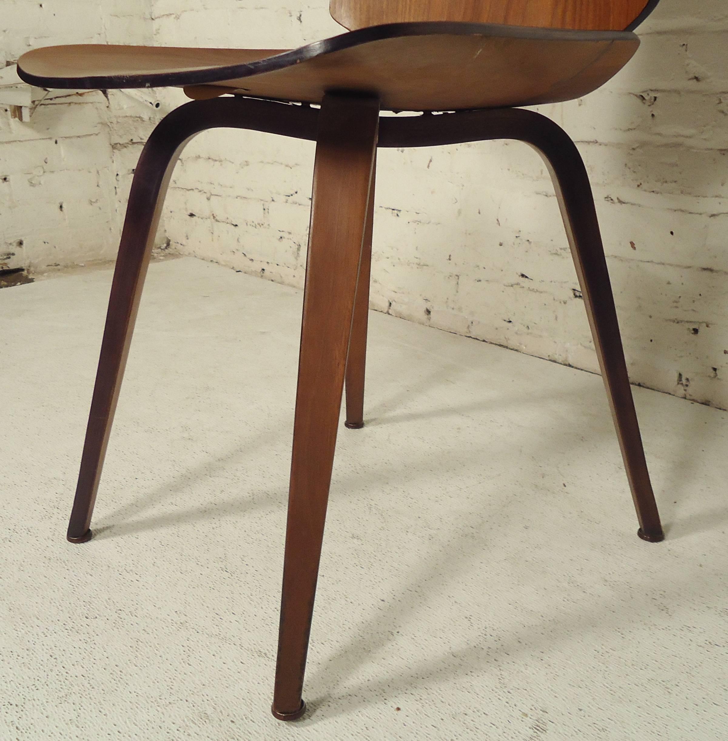 Vintage Bent Plywood Chair by George Mulhauser for Plycraft In Good Condition For Sale In Brooklyn, NY